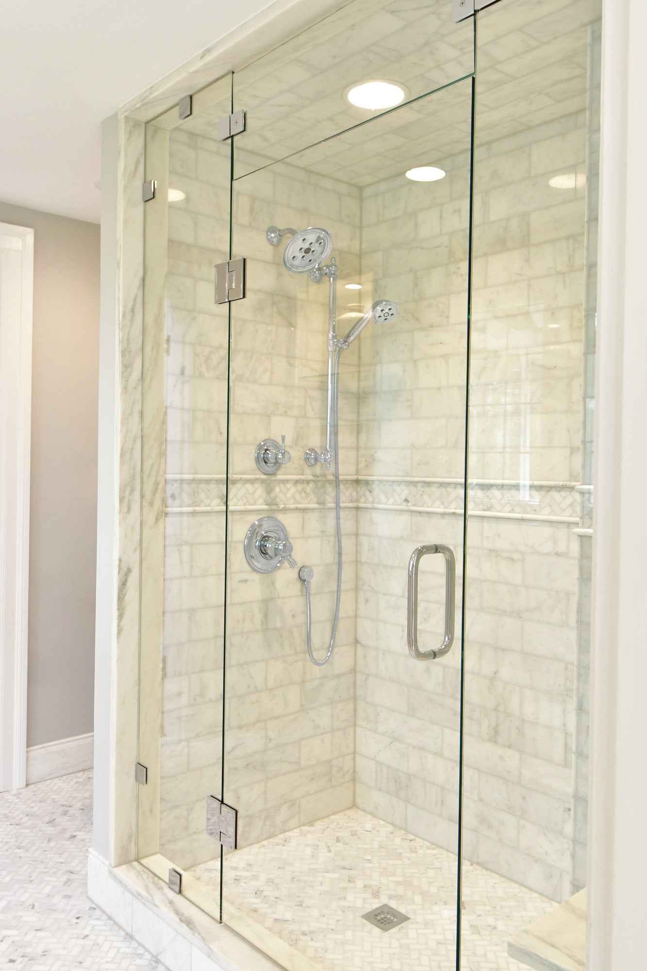 Brizo Essential™ Shower 7" Classic Wall Mount Shower Arm And Flange
