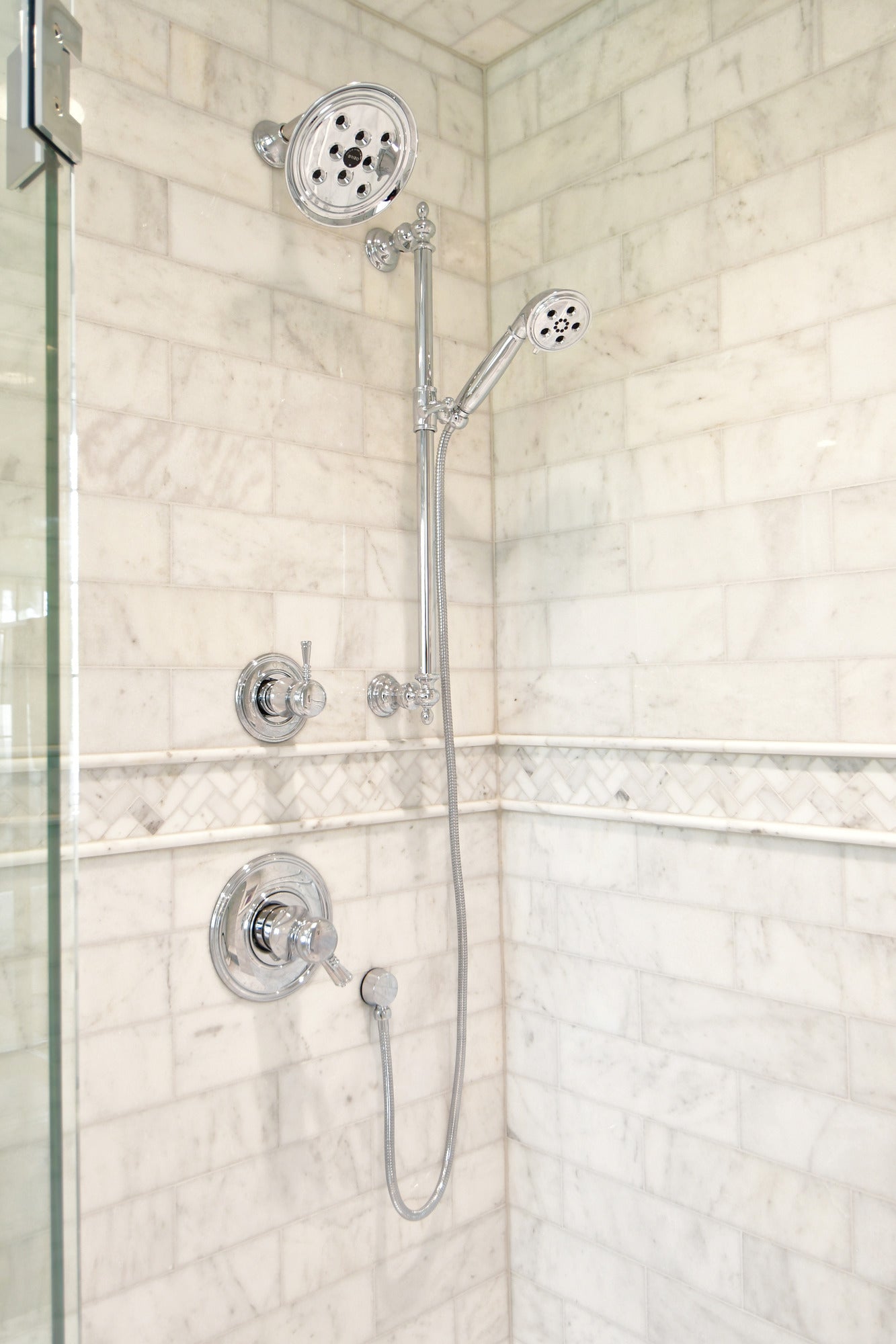 Brizo Essential™ Shower 7" Classic Round H<sub>2</sub>Okinetic<sup>®</sup> Single Function Wall Mount Showerhead