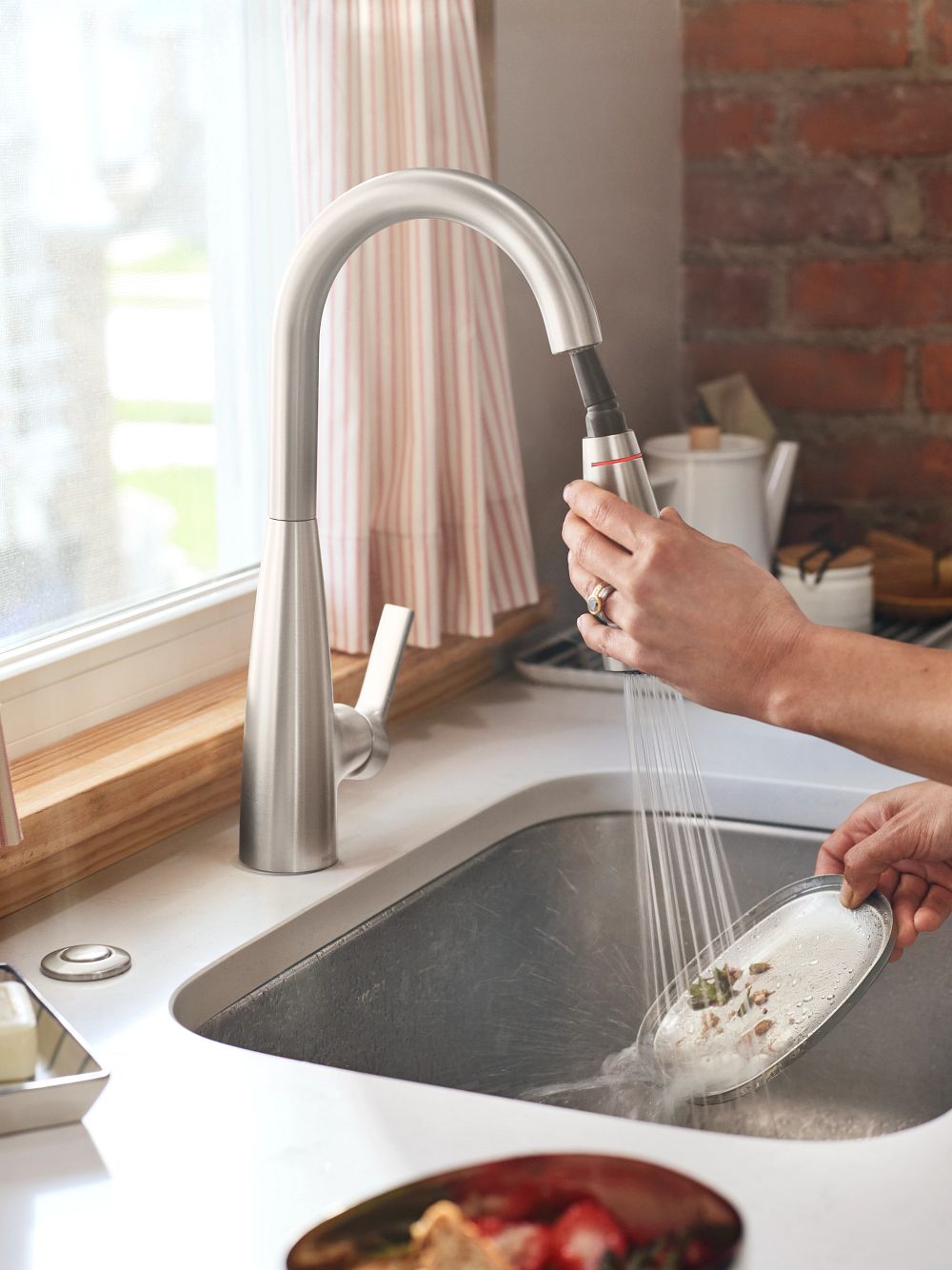 Haelyn One-Handle High Arc Pulldown Kitchen Faucet With ColorCue®