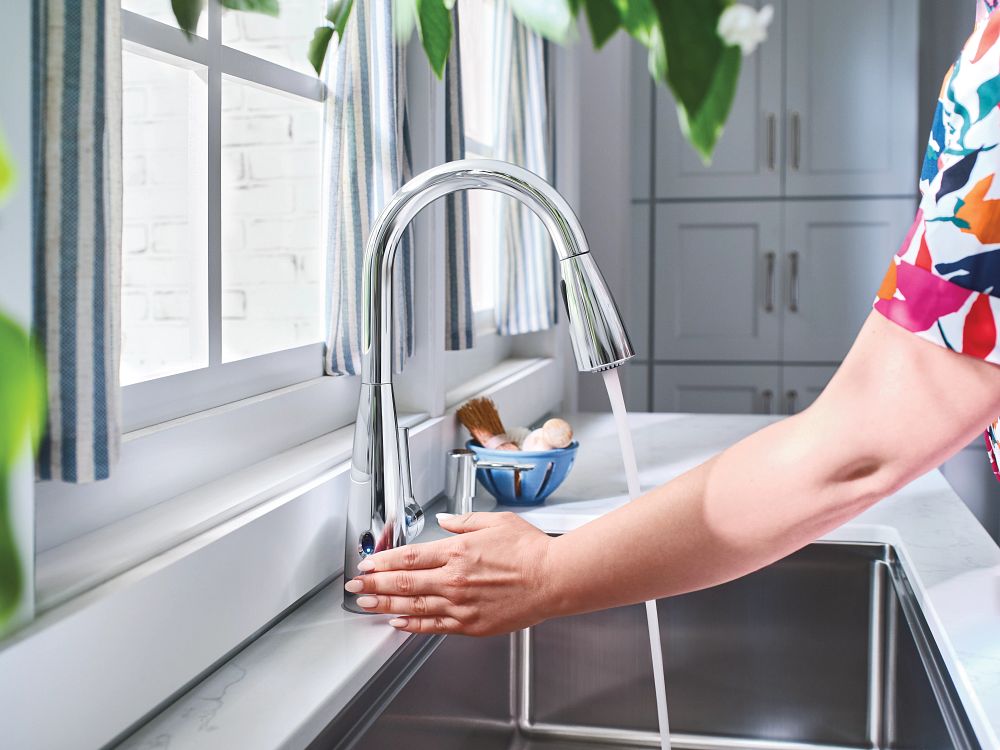 Haelyn MotionSense Wave One-Handle Pulldown Touchless Kitchen Faucet