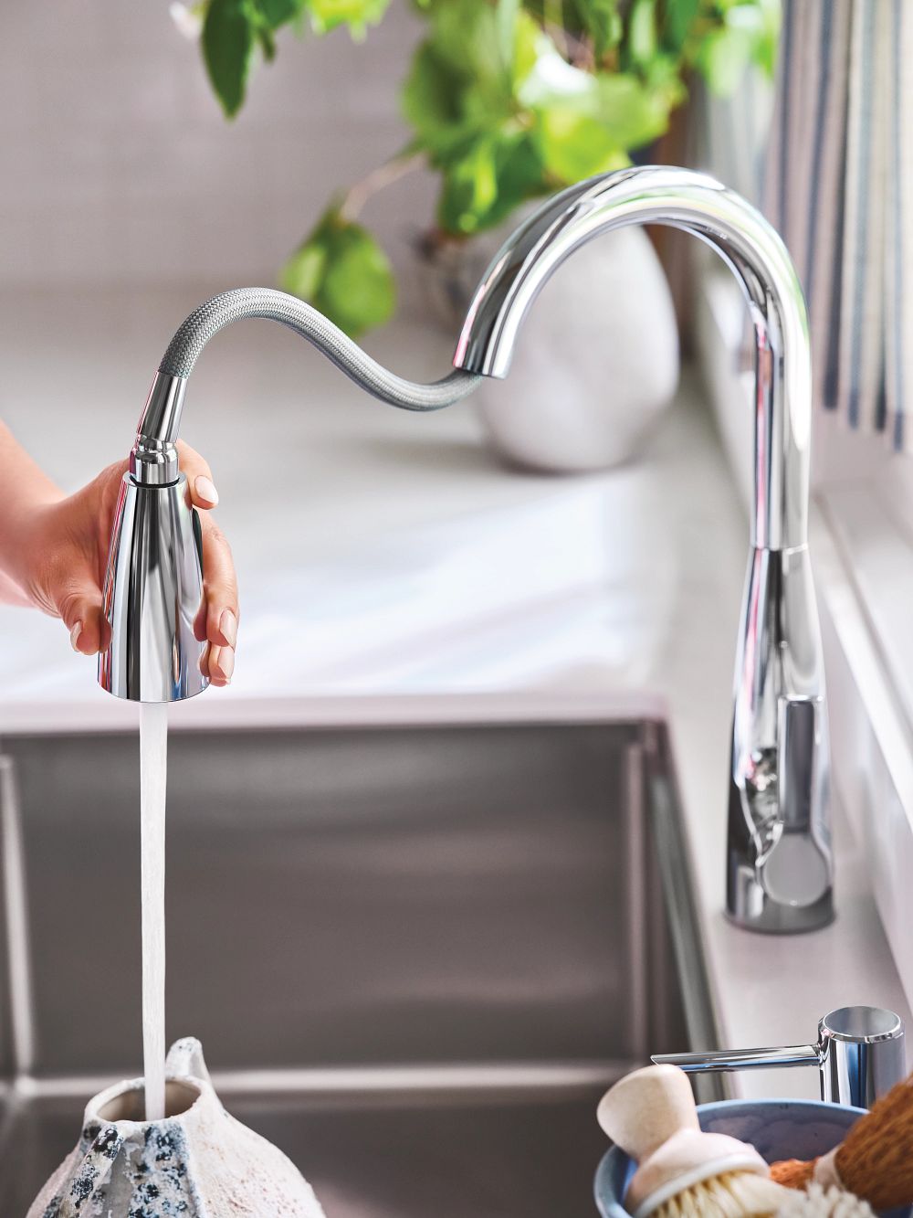 Haelyn MotionSense Wave One-Handle Pulldown Touchless Kitchen Faucet