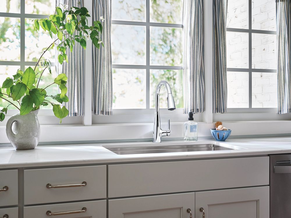 Haelyn MotionSense Wave One-Handle Pulldown Touchless Kitchen Faucet