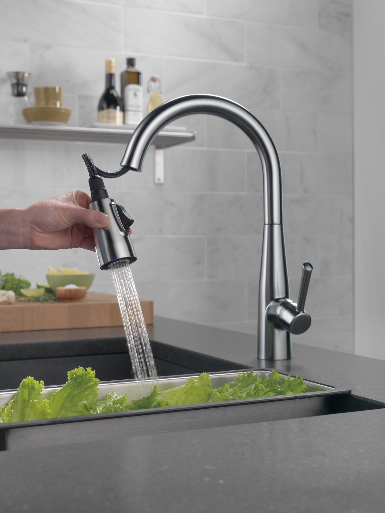 Delta Essa® Single Handle Pull-Down Kitchen Faucet