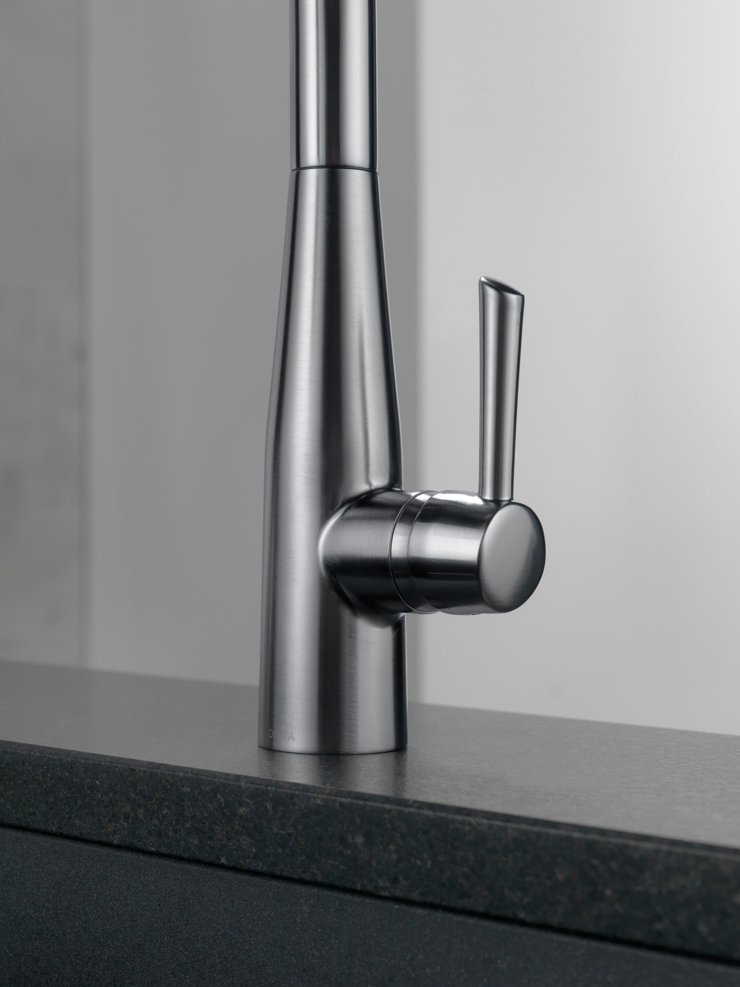 Delta Essa® Single Handle Pull-Down Kitchen Faucet