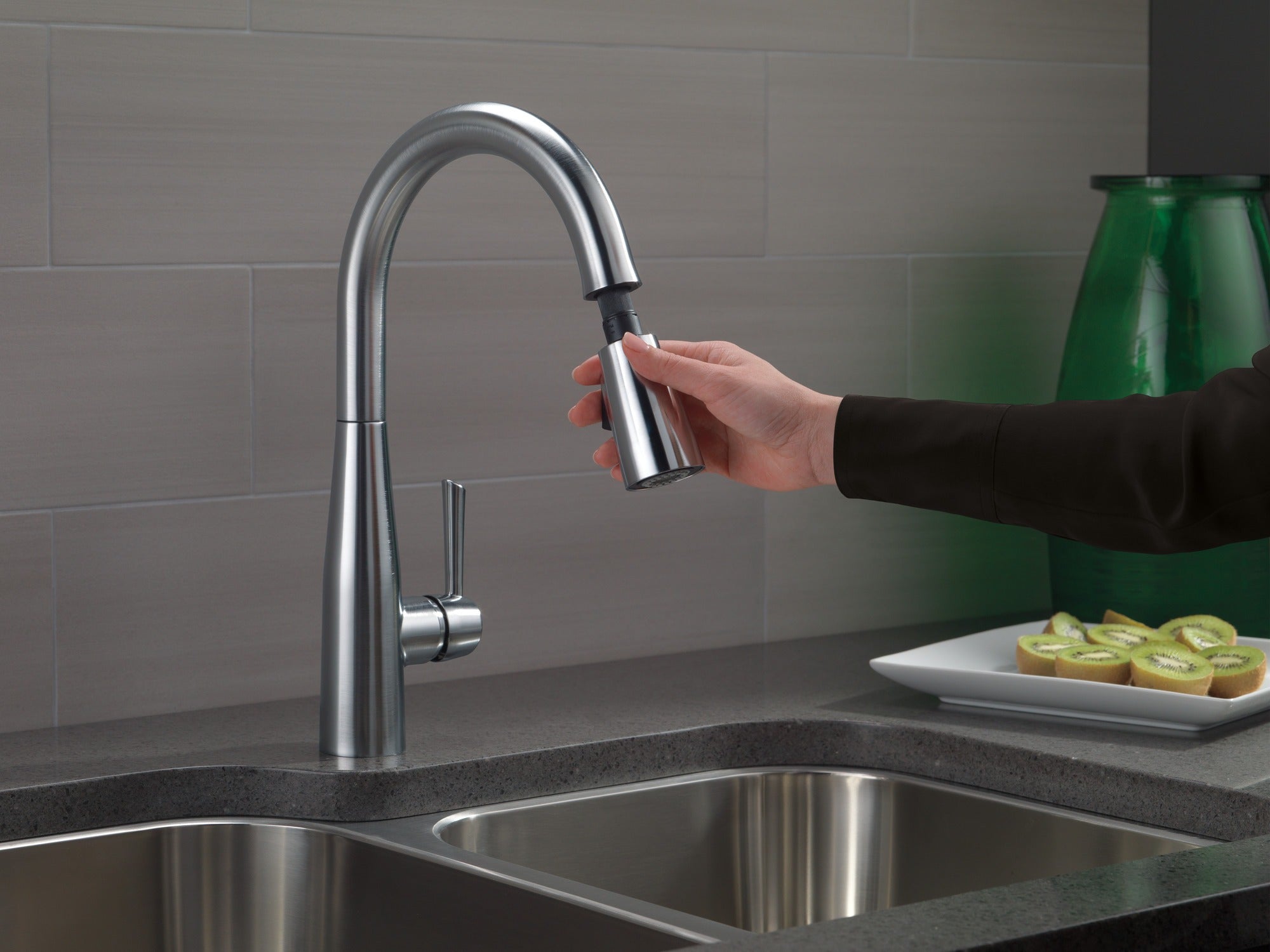 Delta Essa® Single Handle Pull-Down Kitchen Faucet