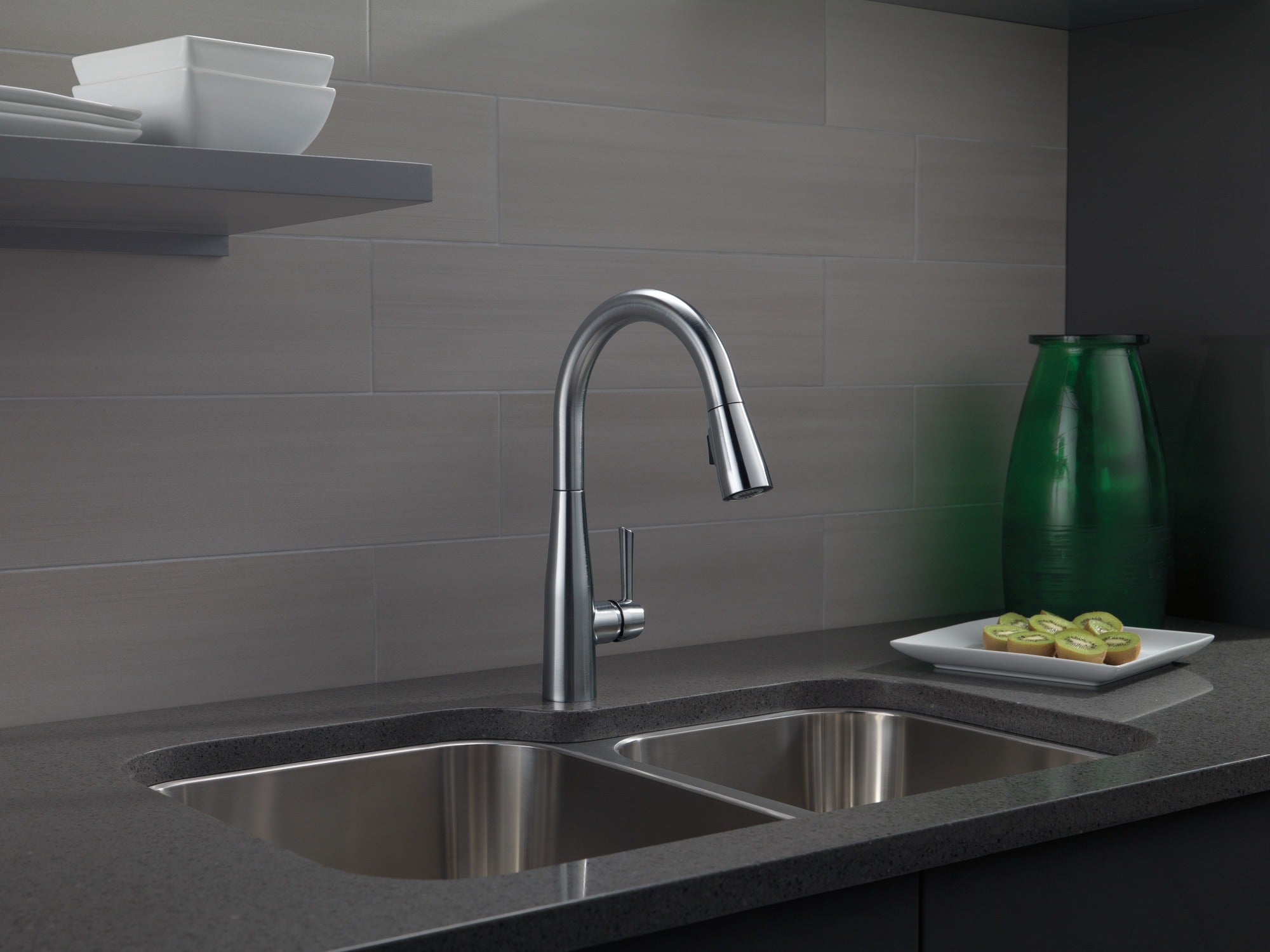 Delta Essa® Single Handle Pull-Down Kitchen Faucet