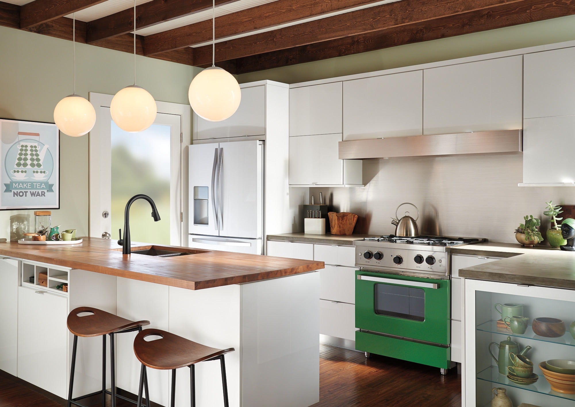 Delta Essa® Single Handle Pull-Down Kitchen Faucet