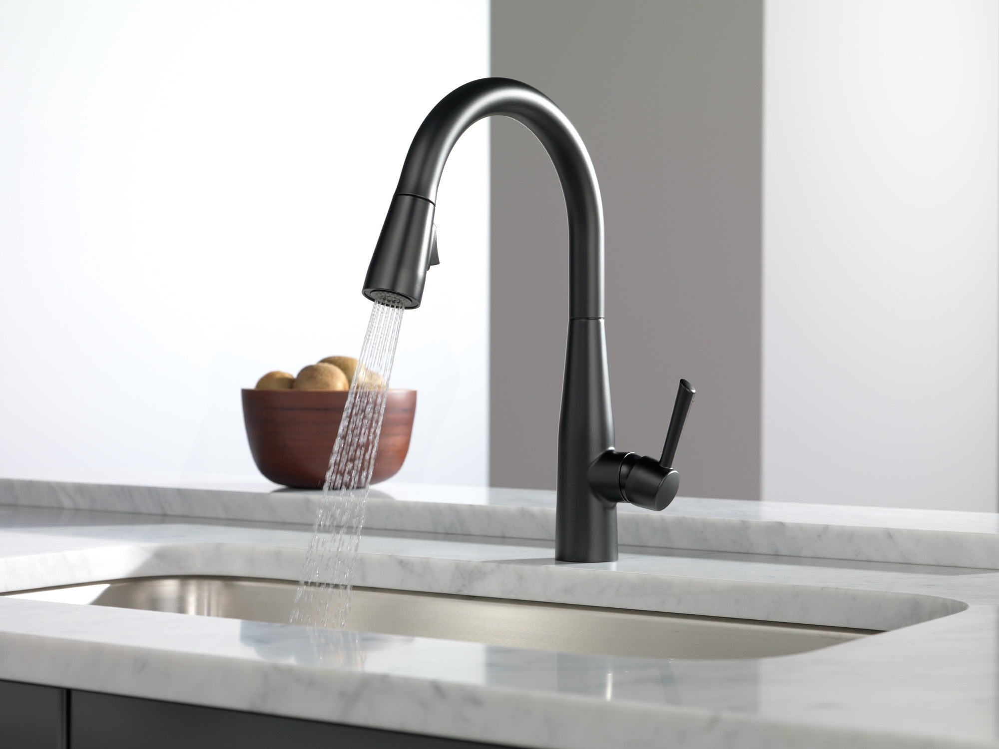 Delta Essa® Single Handle Pull-Down Kitchen Faucet