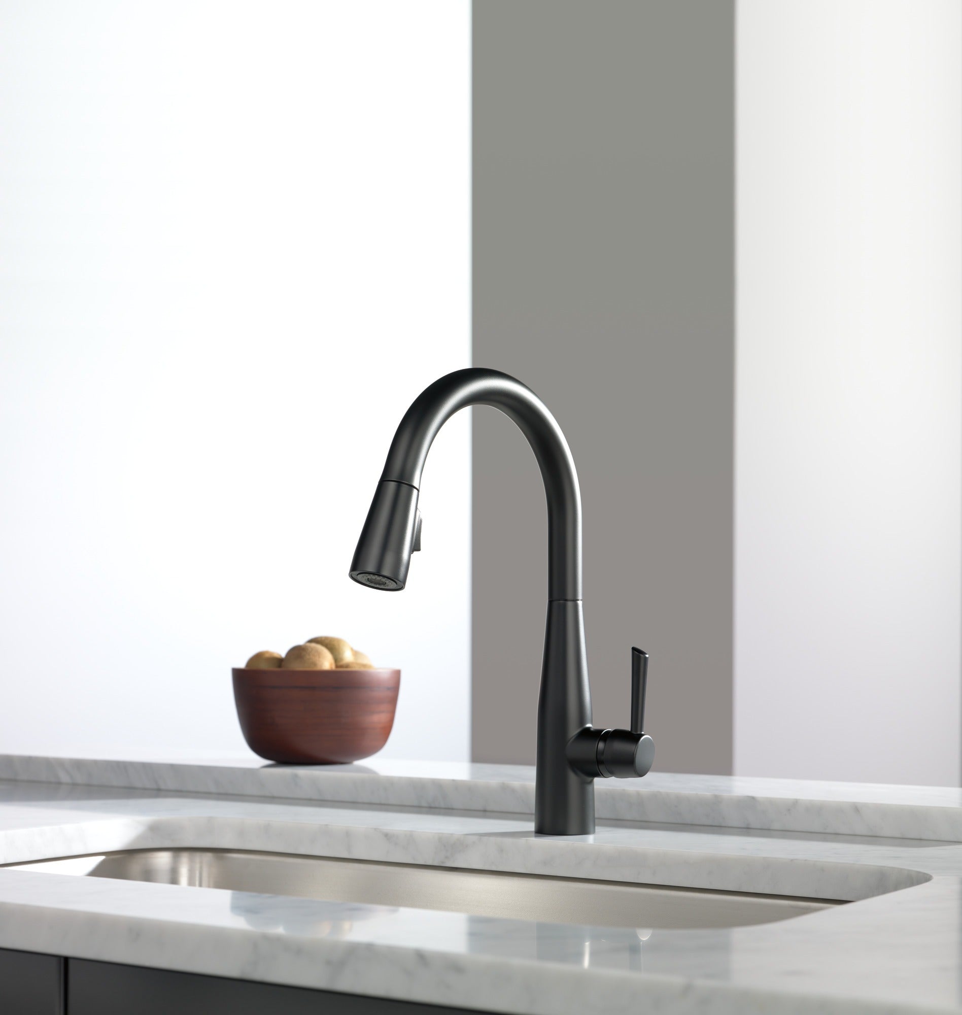 Delta Essa® Single Handle Pull-Down Kitchen Faucet