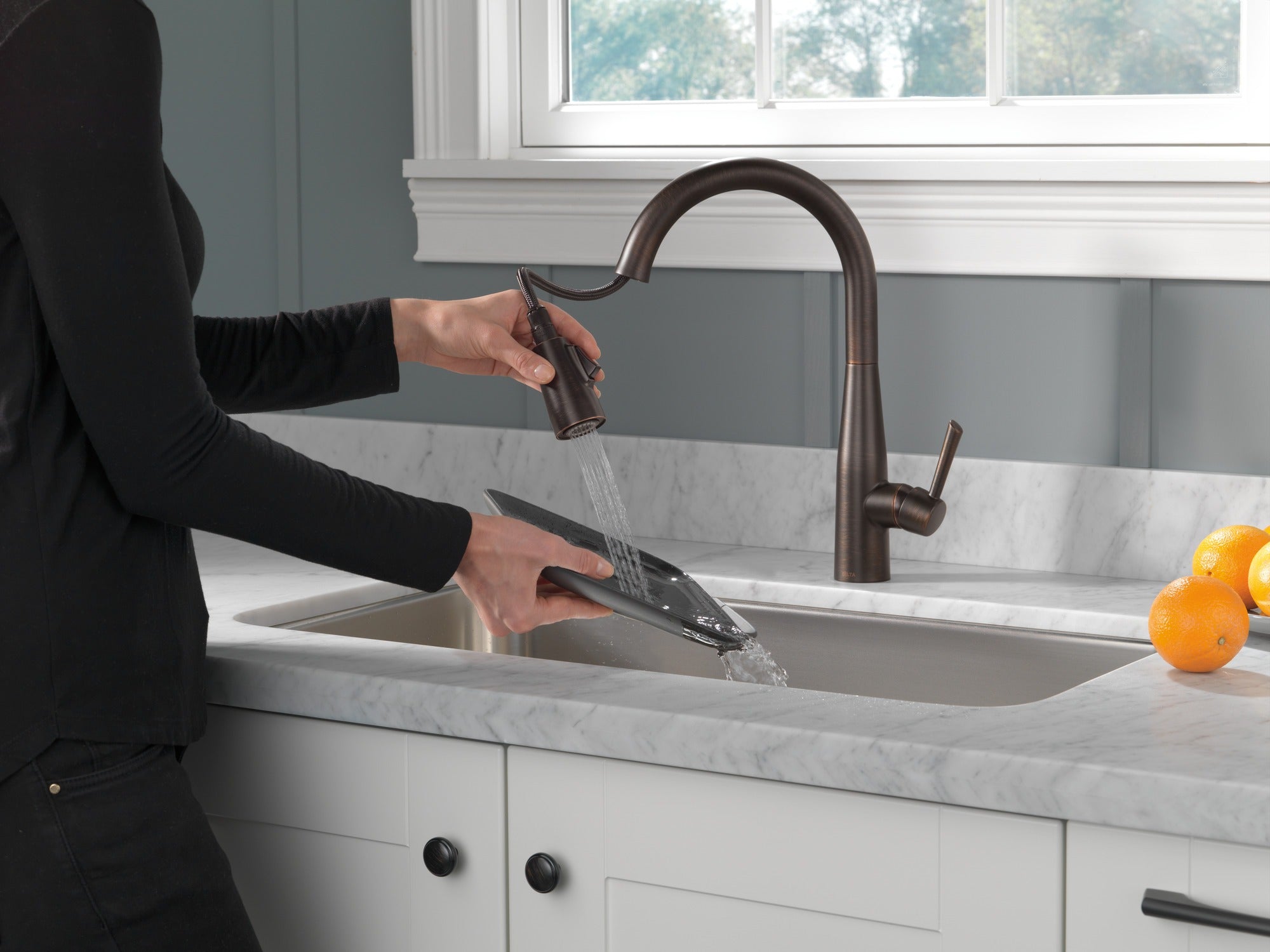 Delta Essa® Single Handle Pull-Down Kitchen Faucet