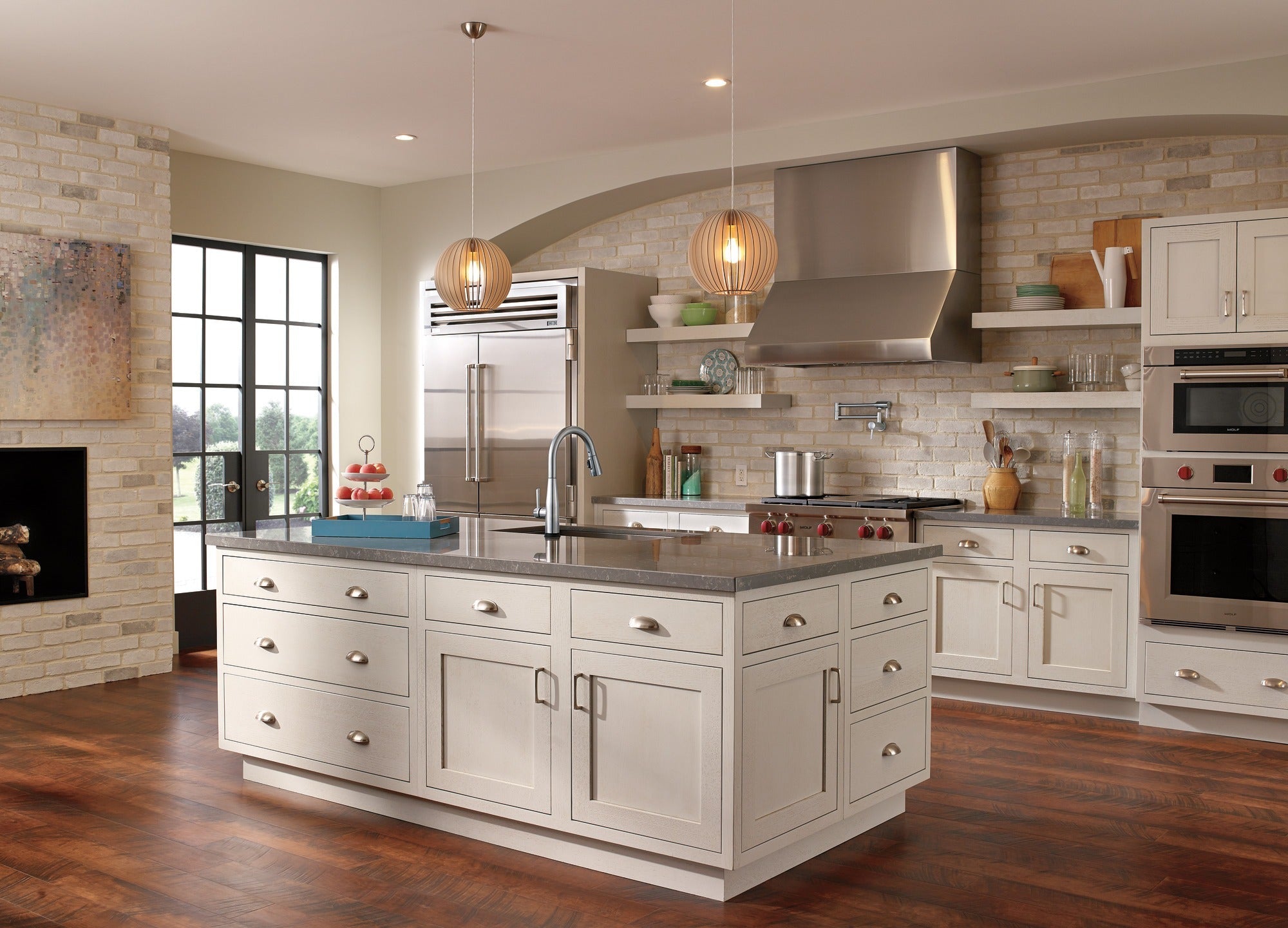 Delta Essa® Single Handle Pull-Down Kitchen Faucet with Touch<sub>2</sub>O® Technology
