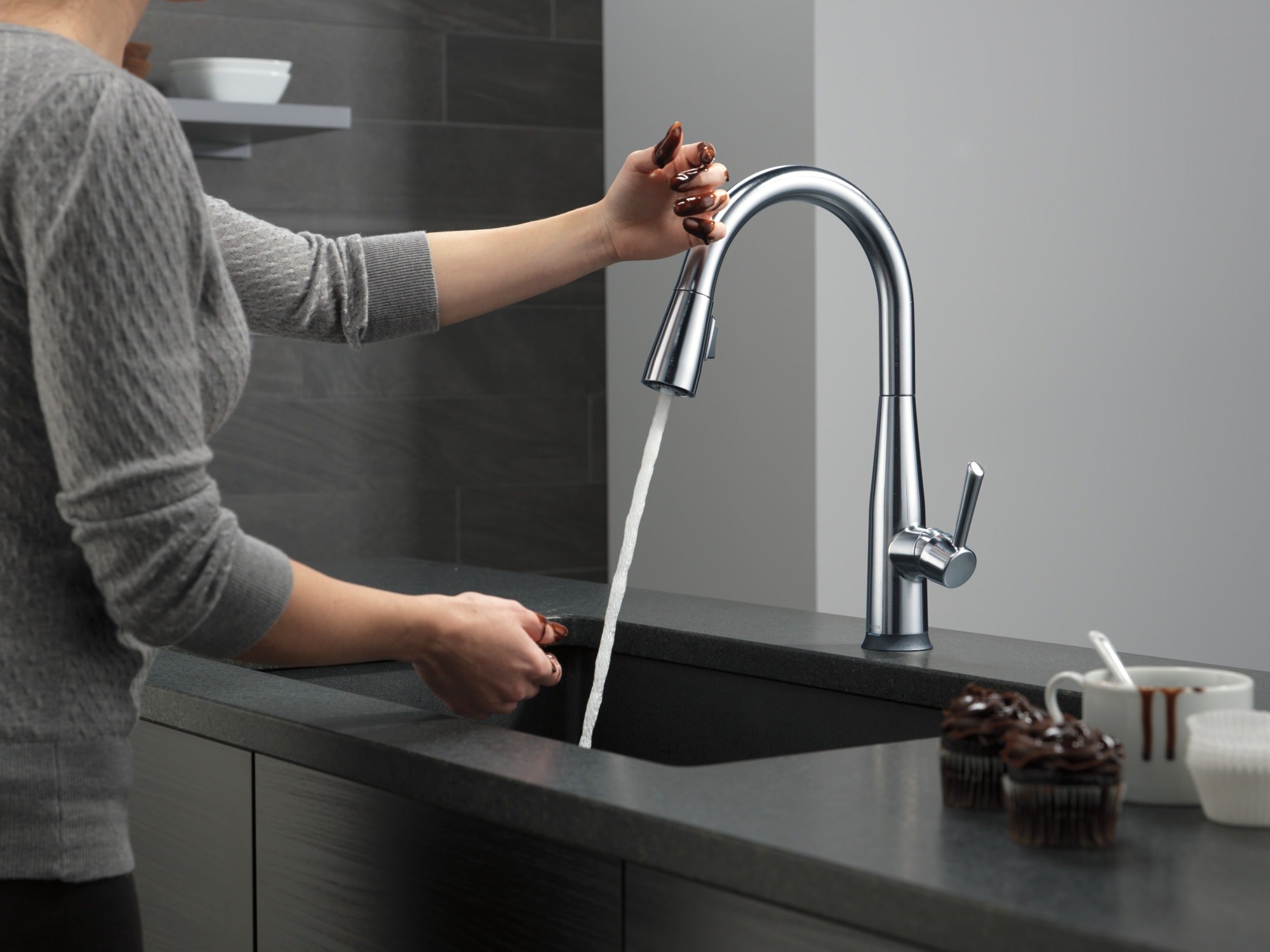 Delta Essa® Single Handle Pull-Down Kitchen Faucet with Touch<sub>2</sub>O® Technology