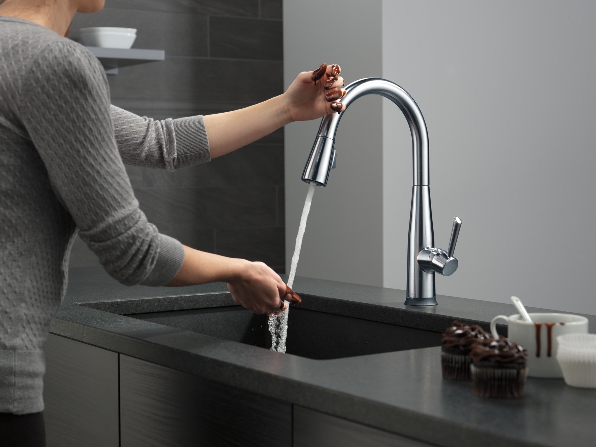 Delta Essa® Single Handle Pull-Down Kitchen Faucet with Touch<sub>2</sub>O® Technology
