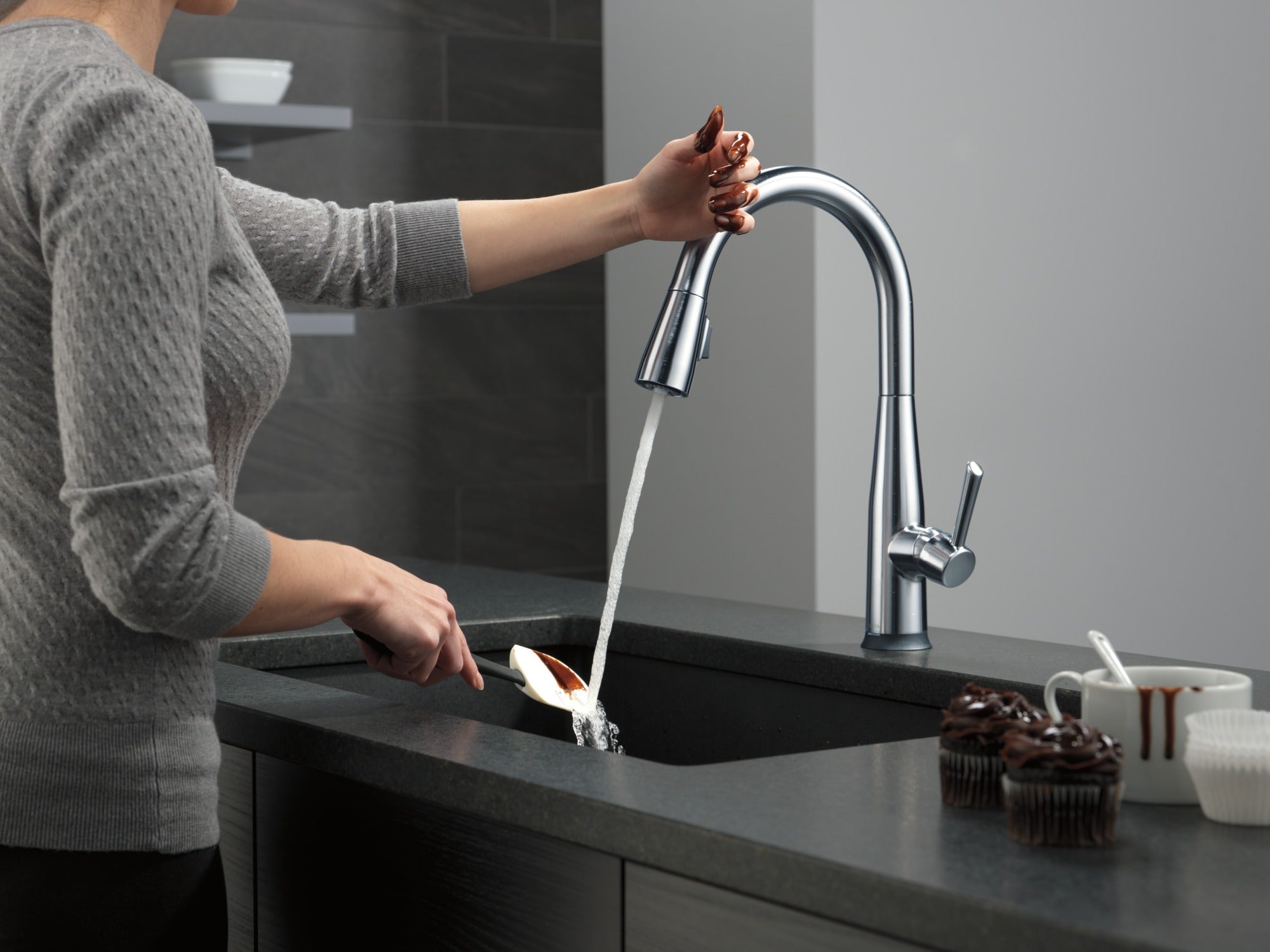 Delta Essa® Single Handle Pull-Down Kitchen Faucet with Touch<sub>2</sub>O® Technology