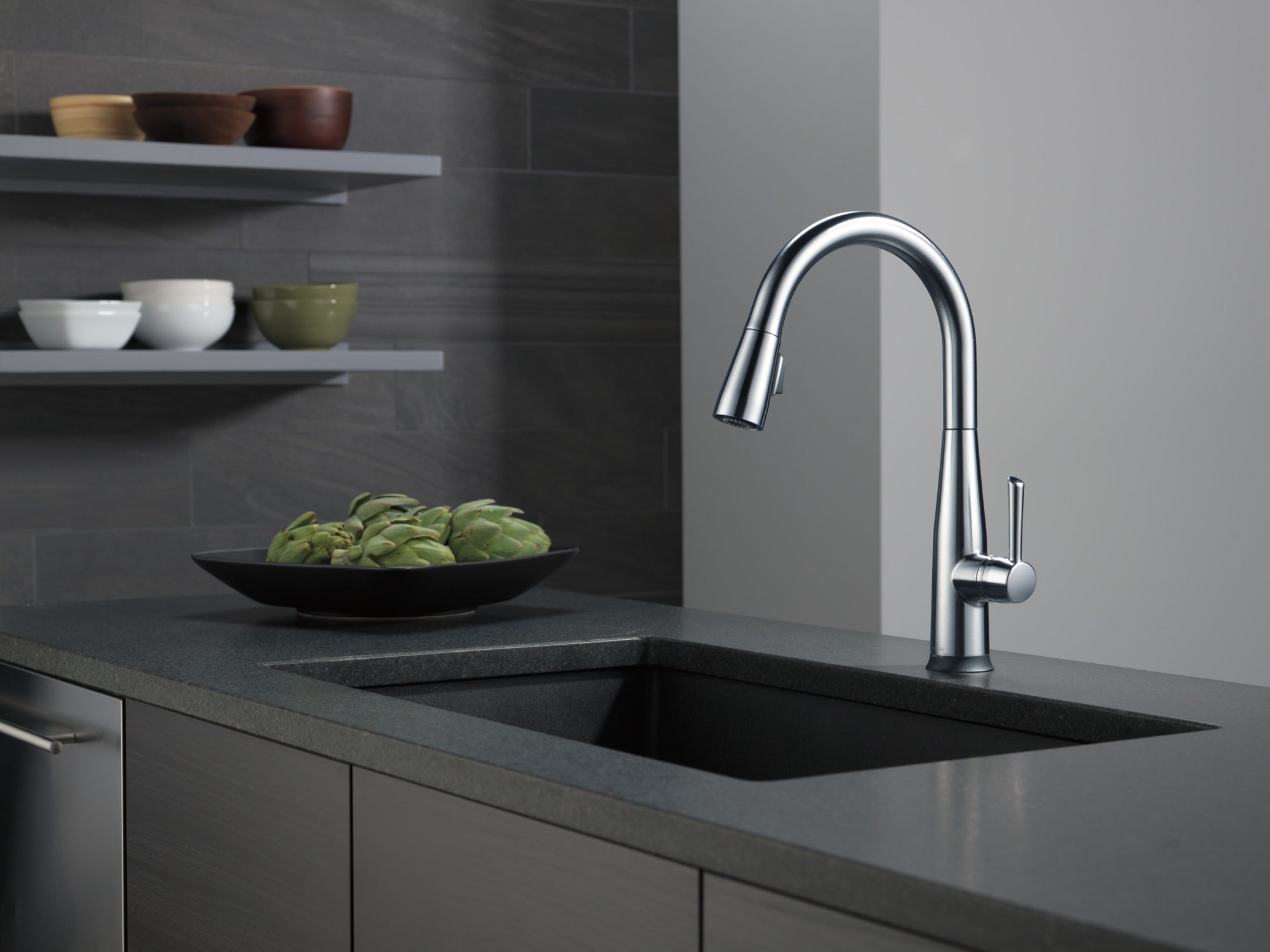 Delta Essa® Single Handle Pull-Down Kitchen Faucet with Touch<sub>2</sub>O® Technology