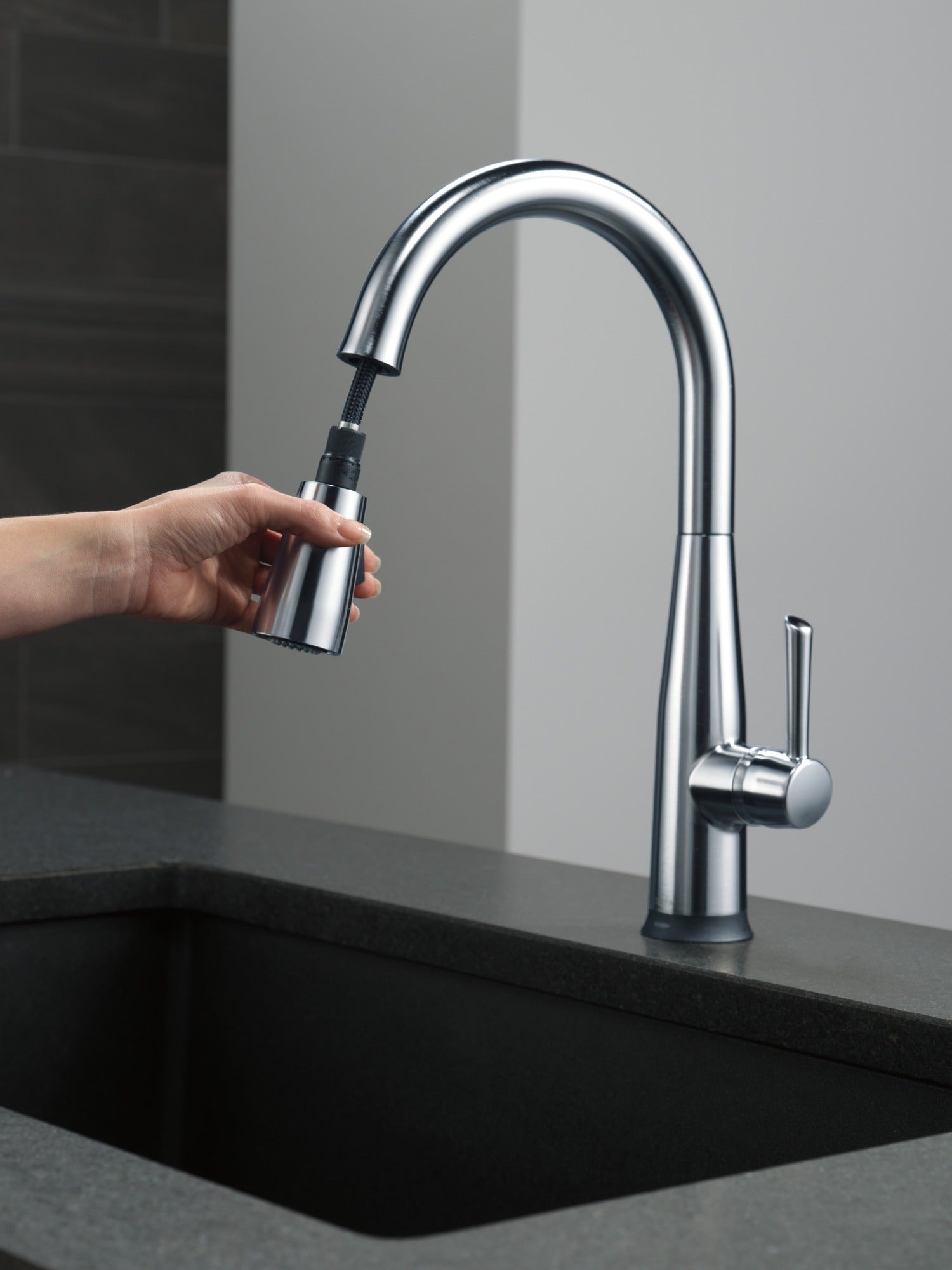 Delta Essa® Single Handle Pull-Down Kitchen Faucet with Touch<sub>2</sub>O® Technology