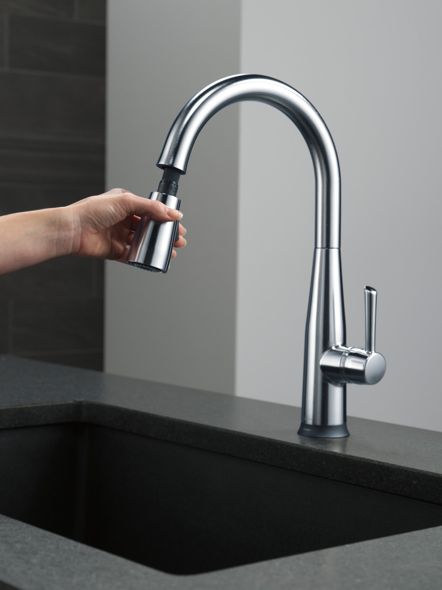 Delta Essa® Single Handle Pull-Down Kitchen Faucet with Touch<sub>2</sub>O® Technology