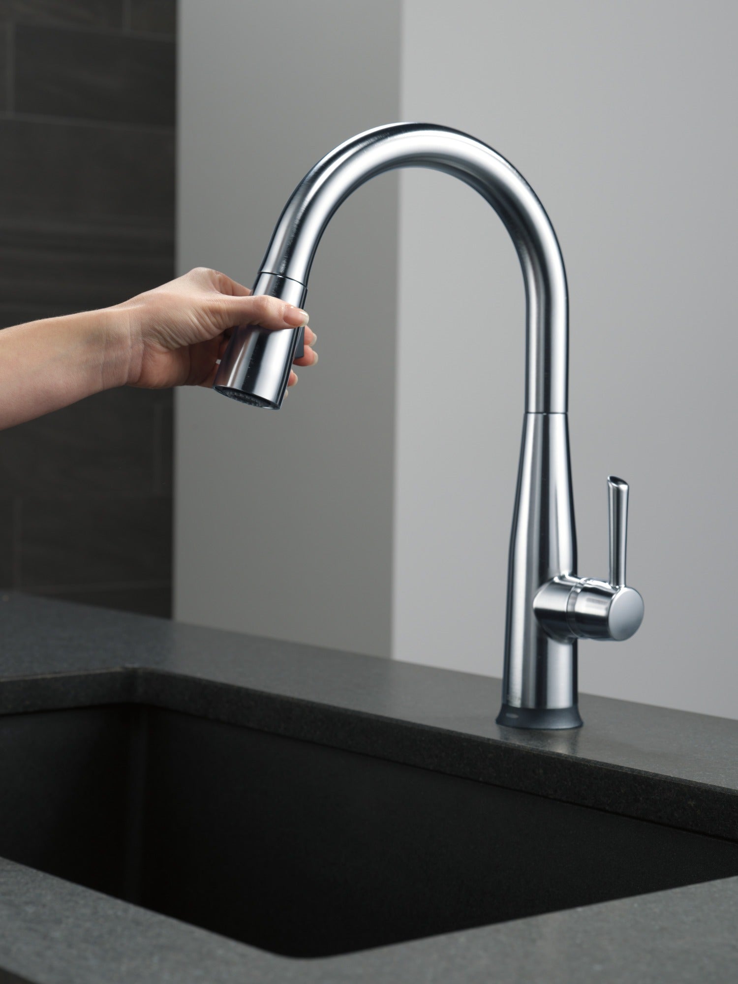 Delta Essa® Single Handle Pull-Down Kitchen Faucet with Touch<sub>2</sub>O® Technology
