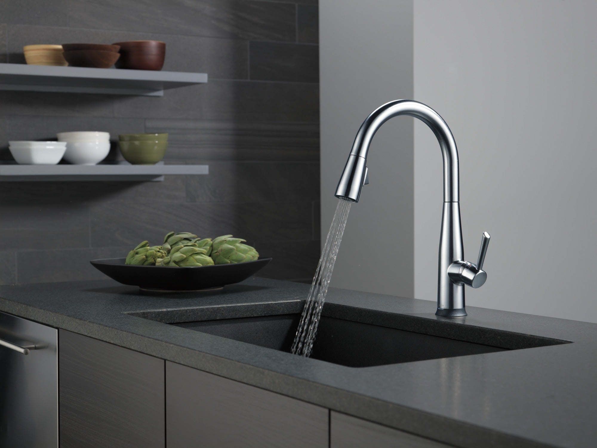Delta Essa® Single Handle Pull-Down Kitchen Faucet with Touch<sub>2</sub>O® Technology