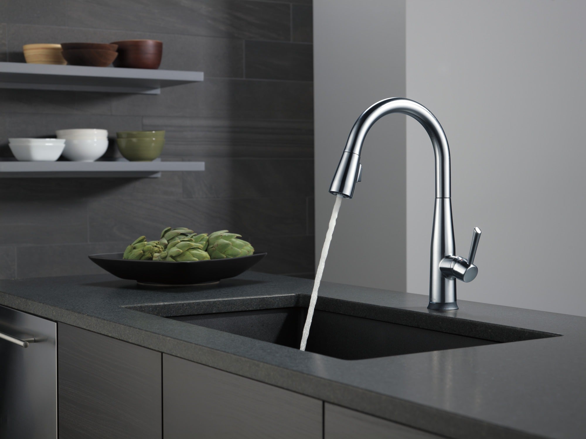 Delta Essa® Single Handle Pull-Down Kitchen Faucet with Touch<sub>2</sub>O® Technology