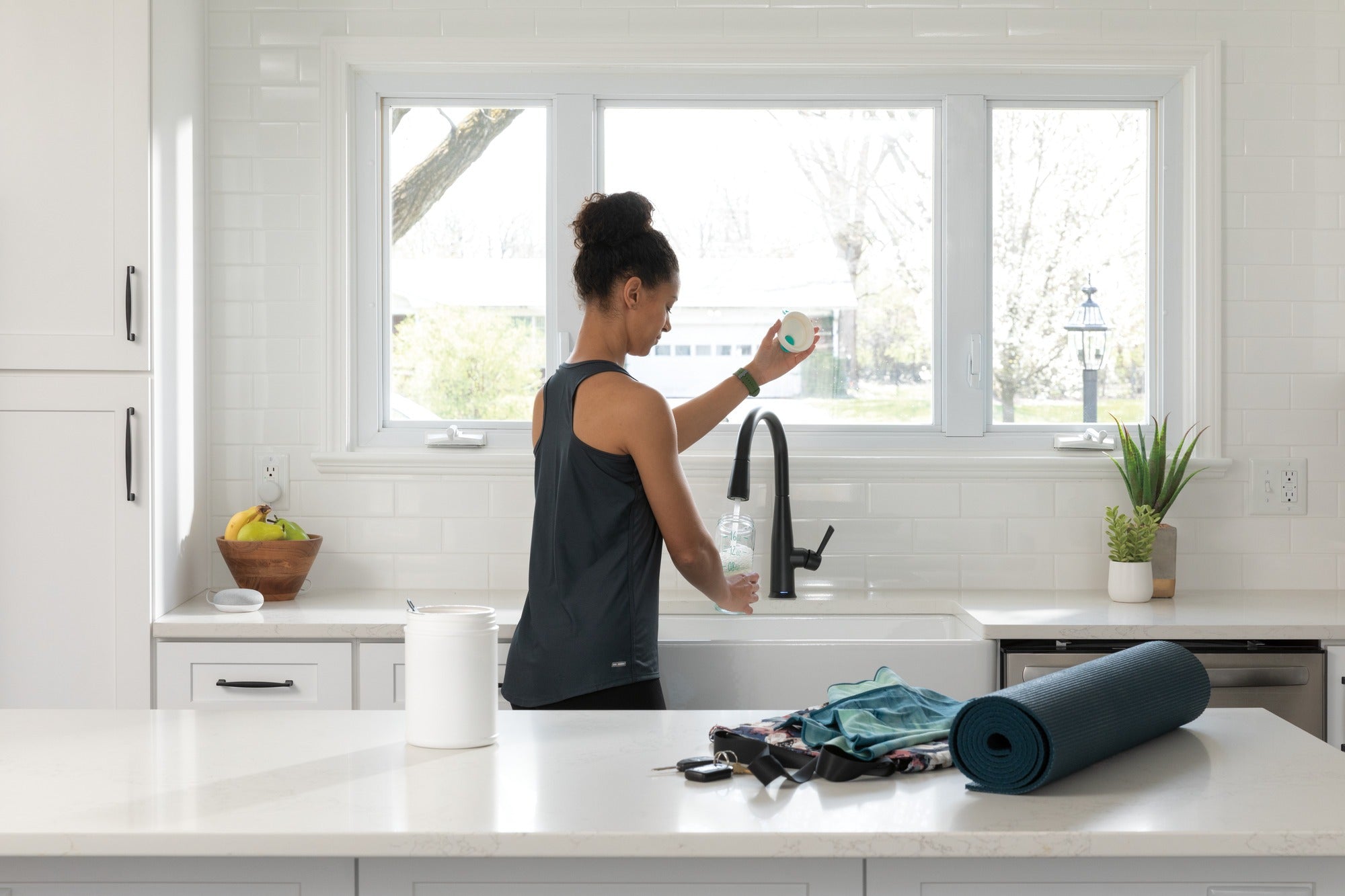 Delta Essa® Single Handle Pull-Down Kitchen Faucet with Touch<sub>2</sub>O® Technology