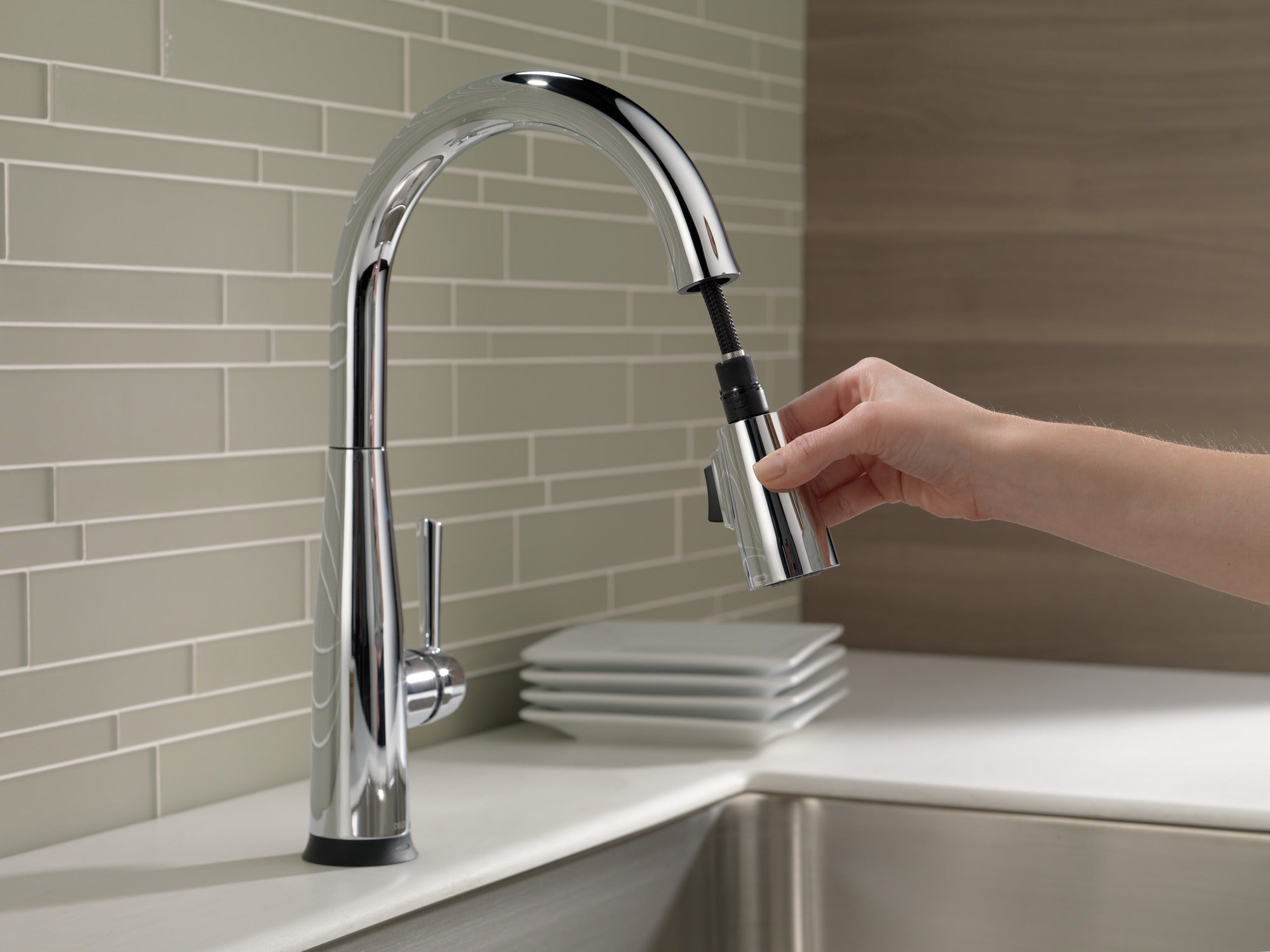 Delta Essa® Single Handle Pull-Down Kitchen Faucet with Touch<sub>2</sub>O® Technology