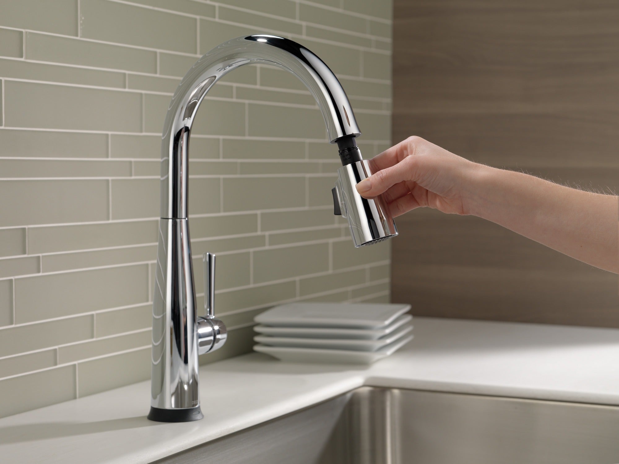 Delta Essa® Single Handle Pull-Down Kitchen Faucet with Touch<sub>2</sub>O® Technology