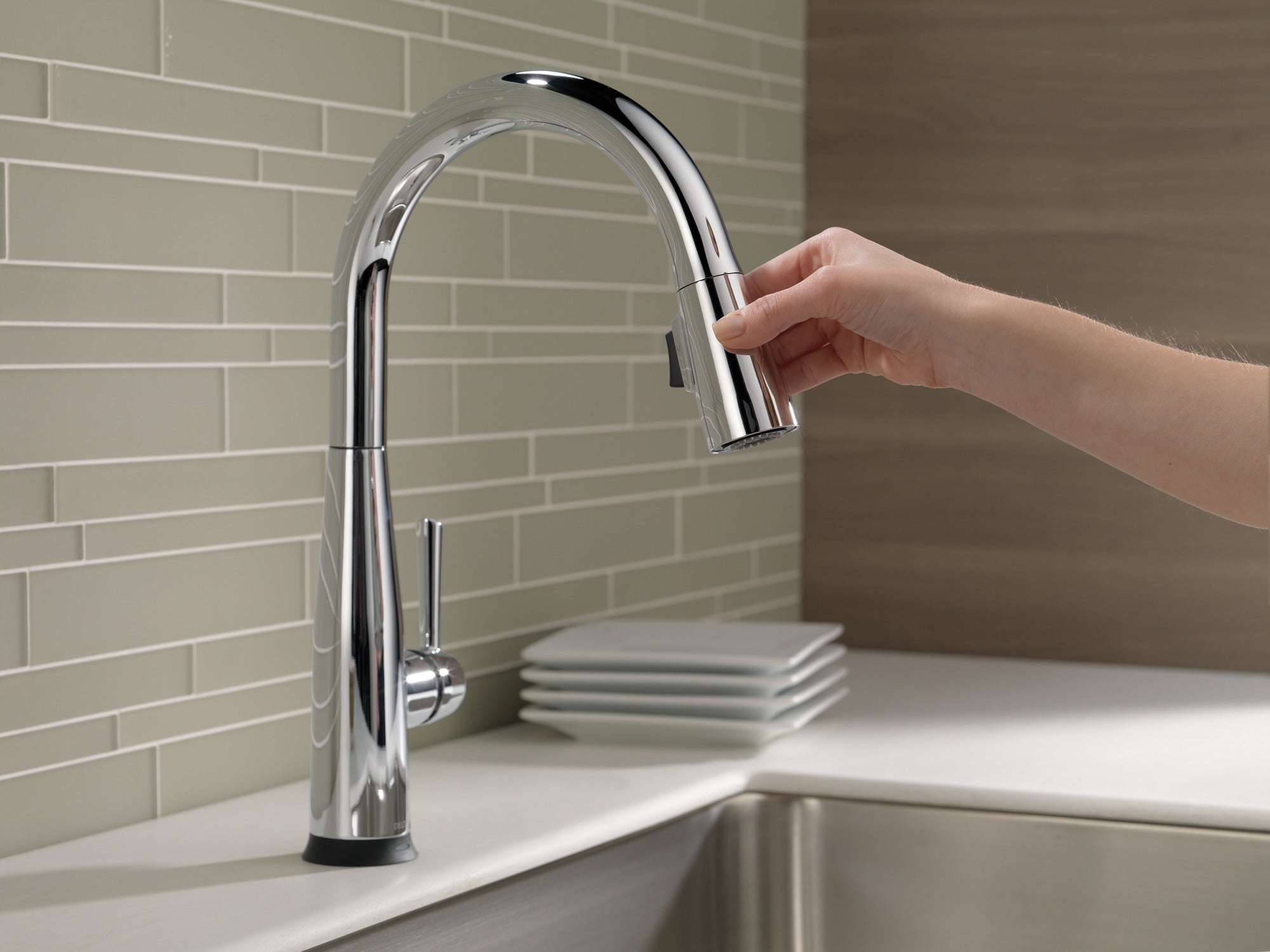 Delta Essa® Single Handle Pull-Down Kitchen Faucet with Touch<sub>2</sub>O® Technology