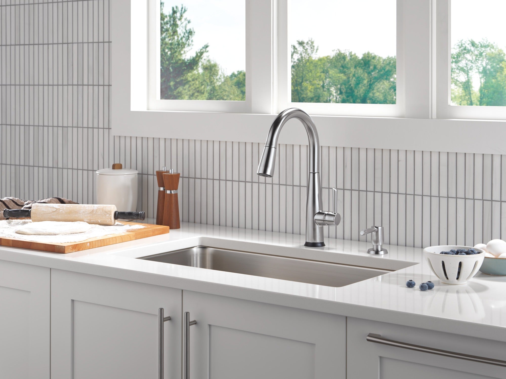 Delta Essa® Touch<sub>2</sub>O® Technology Kitchen Faucet with Touchless Technology