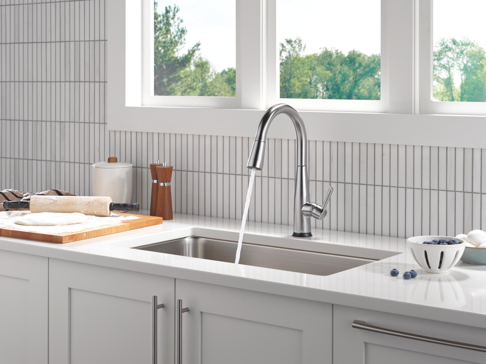 Delta Essa® Touch<sub>2</sub>O® Technology Kitchen Faucet with Touchless Technology