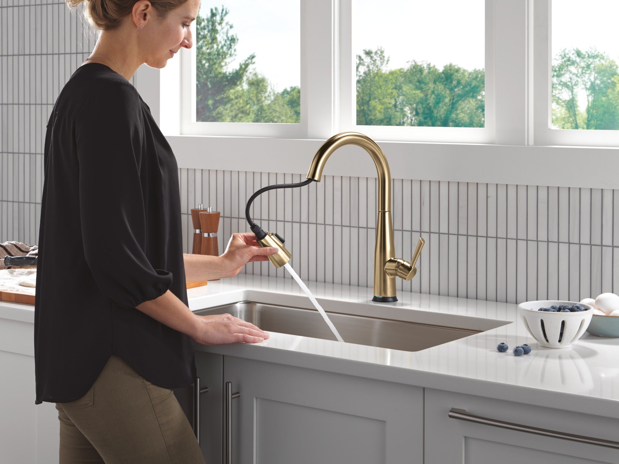 Delta Essa® Touch<sub>2</sub>O® Technology Kitchen Faucet with Touchless Technology