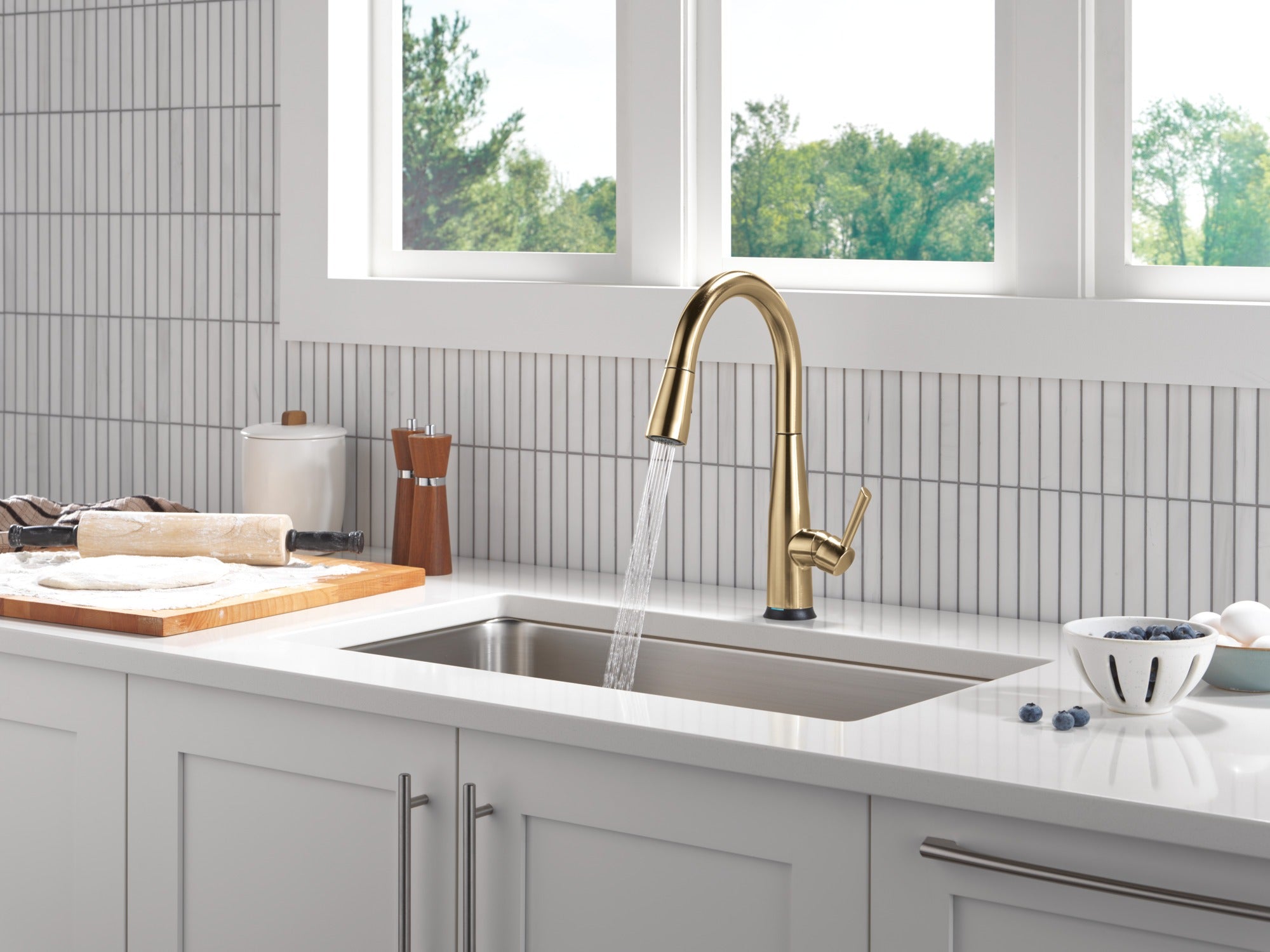Delta Essa® Touch<sub>2</sub>O® Technology Kitchen Faucet with Touchless Technology