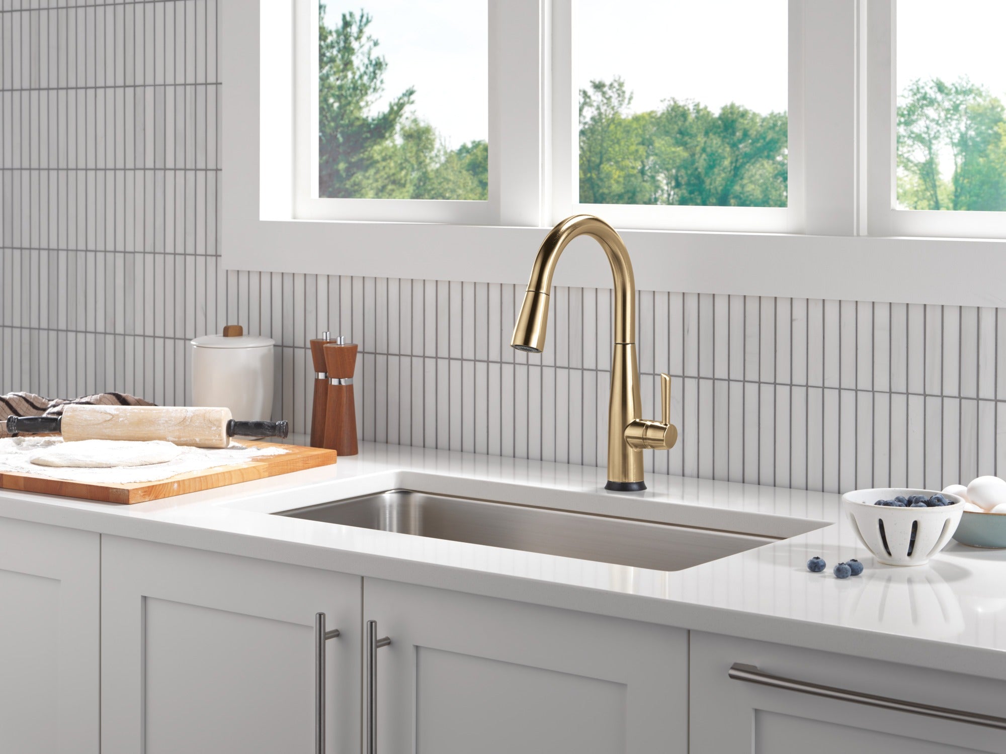 Delta Essa® Touch<sub>2</sub>O® Technology Kitchen Faucet with Touchless Technology