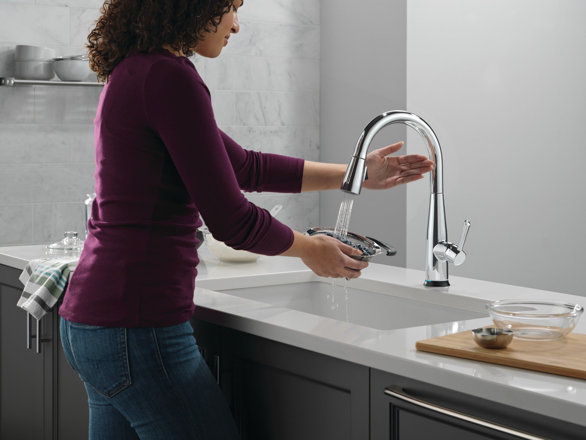 Delta Essa® Touch<sub>2</sub>O® Technology Kitchen Faucet with Touchless Technology