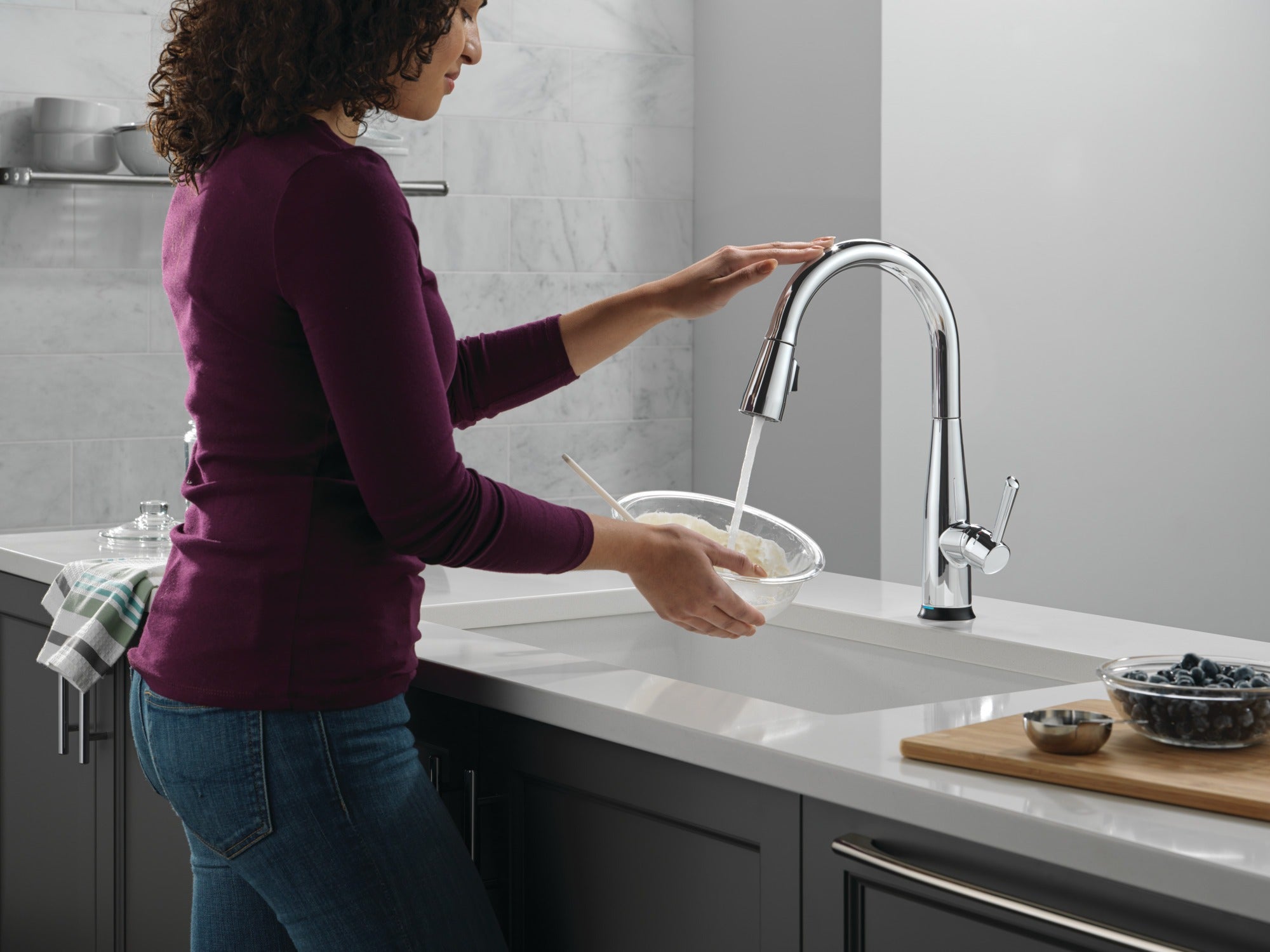 Delta Essa® Touch<sub>2</sub>O® Technology Kitchen Faucet with Touchless Technology