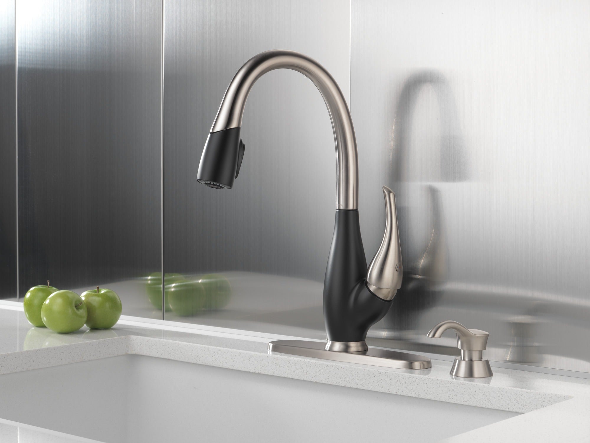 Delta DeLuca™ Soap / Lotion Dispenser
