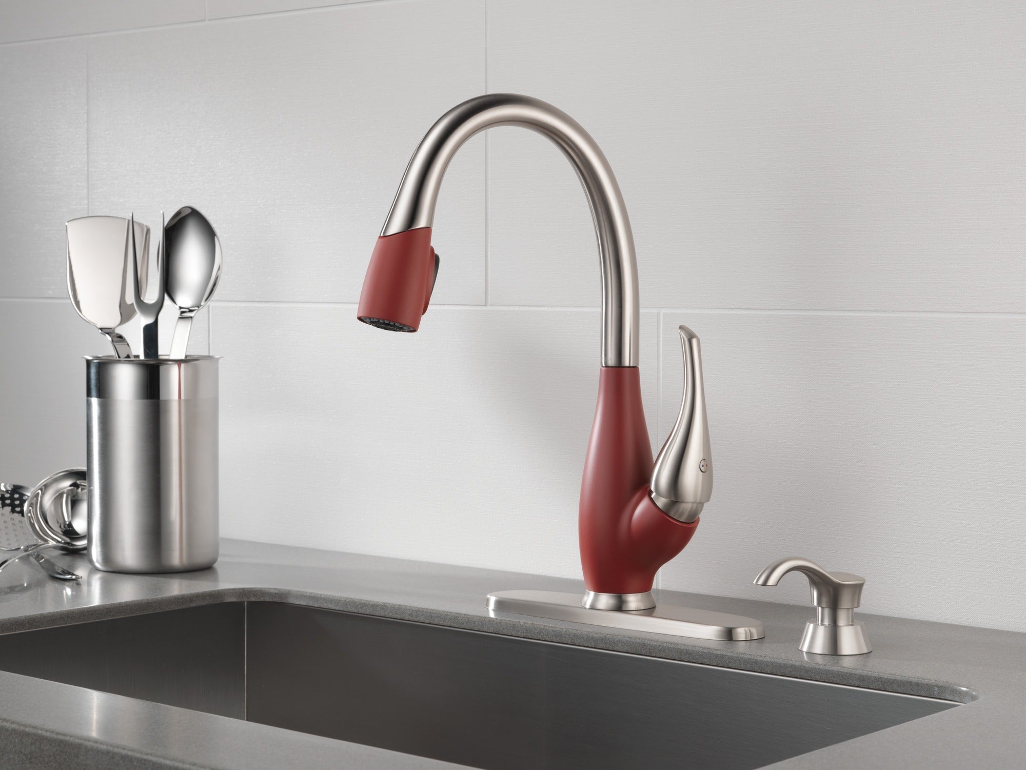 Delta DeLuca™ Soap / Lotion Dispenser