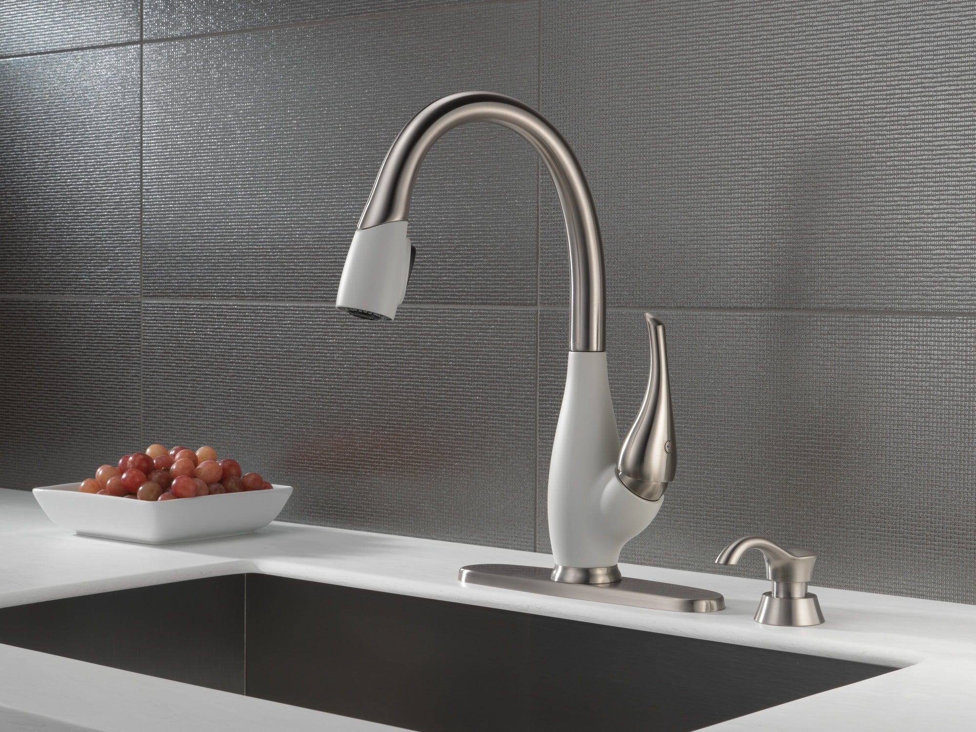 Delta DeLuca™ Soap / Lotion Dispenser