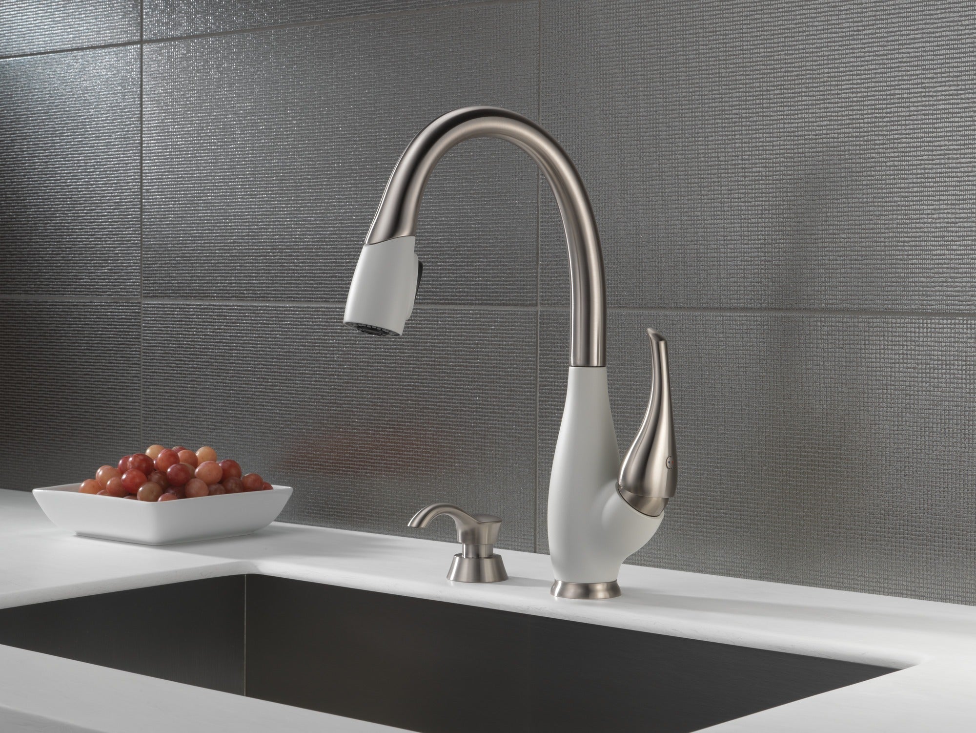 Delta DeLuca™ Soap / Lotion Dispenser