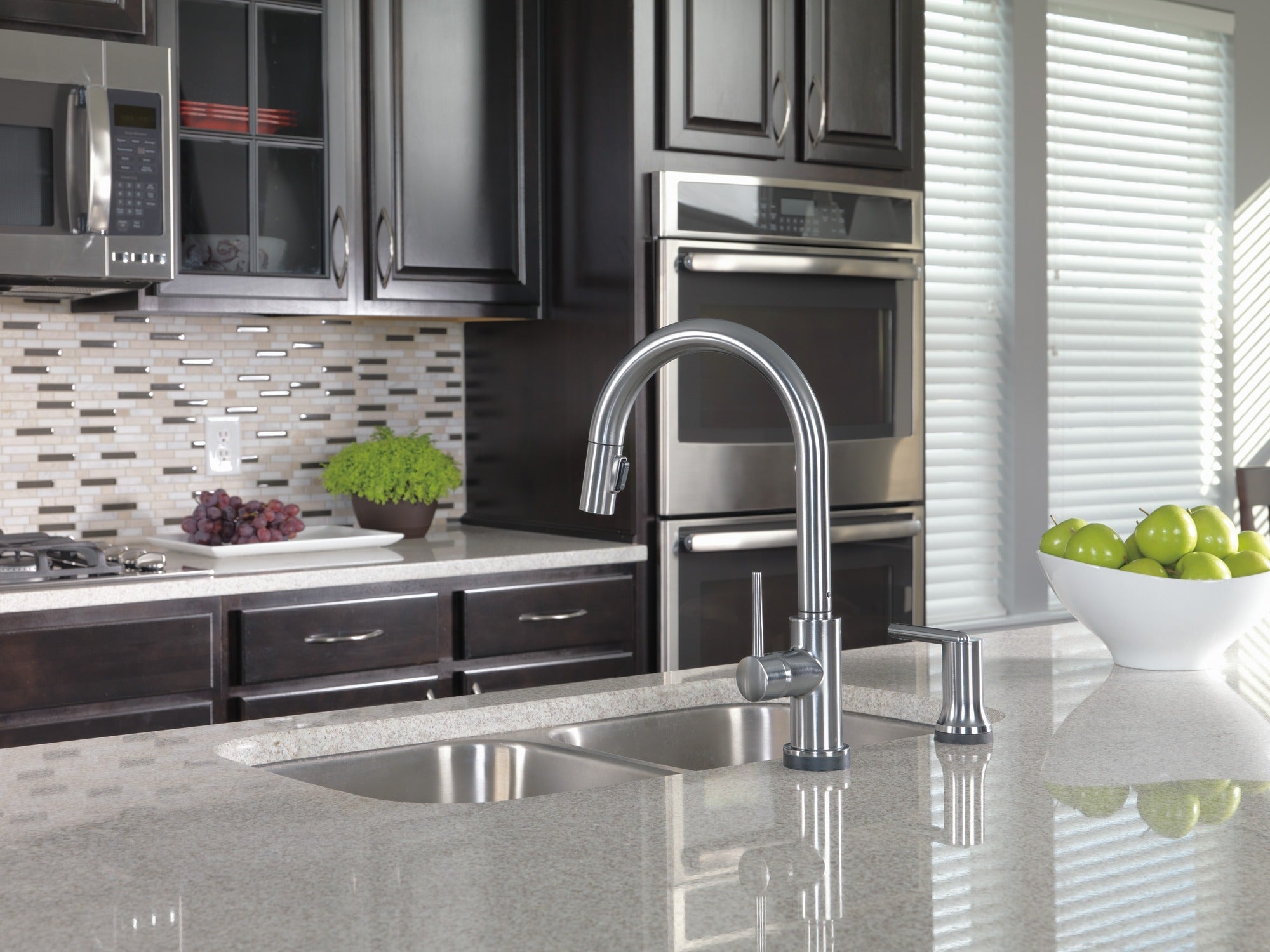 Delta Trinsic® Single Handle Pull-Down Kitchen Faucet