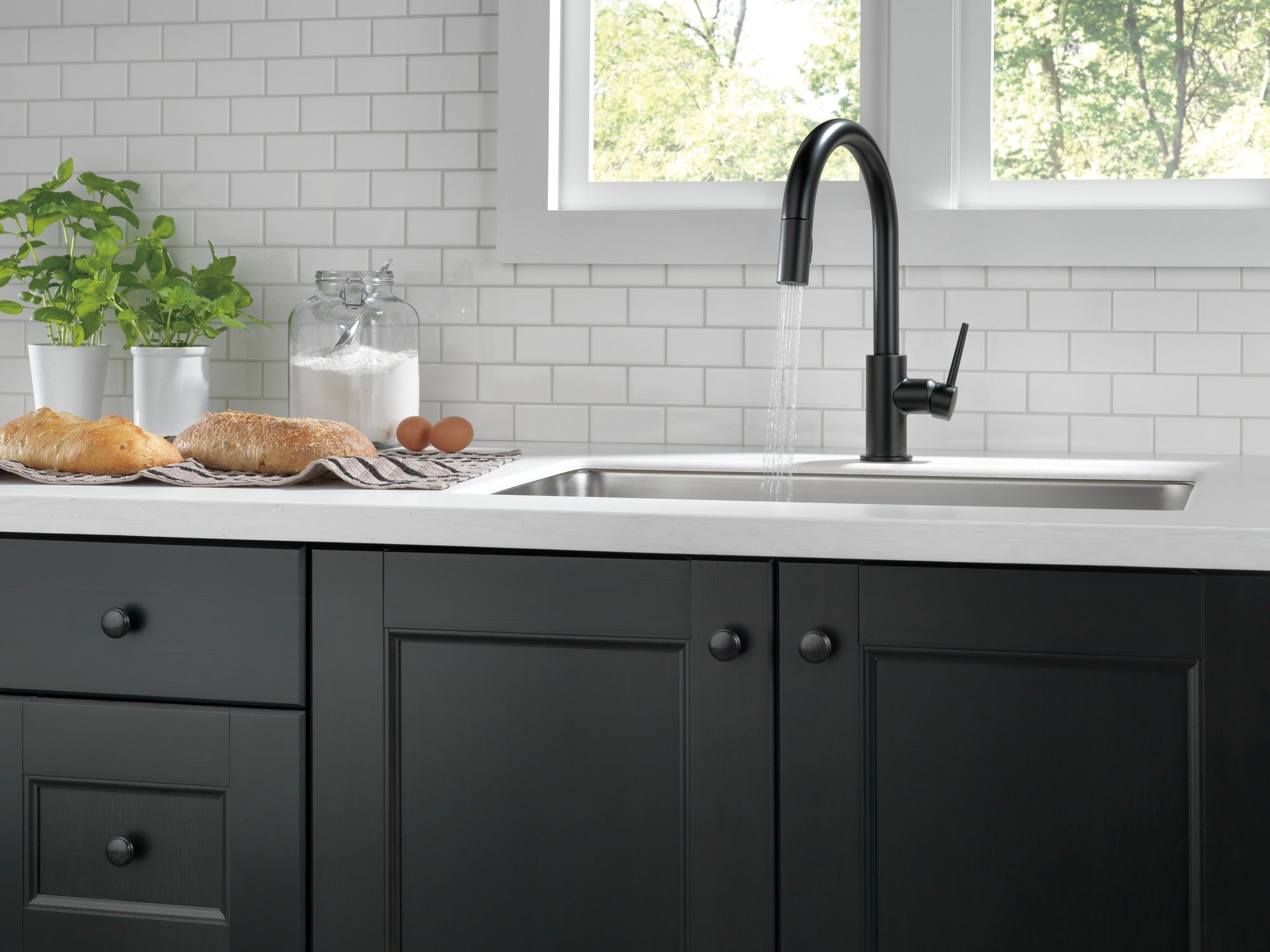 Delta Trinsic® Single Handle Pull-Down Kitchen Faucet