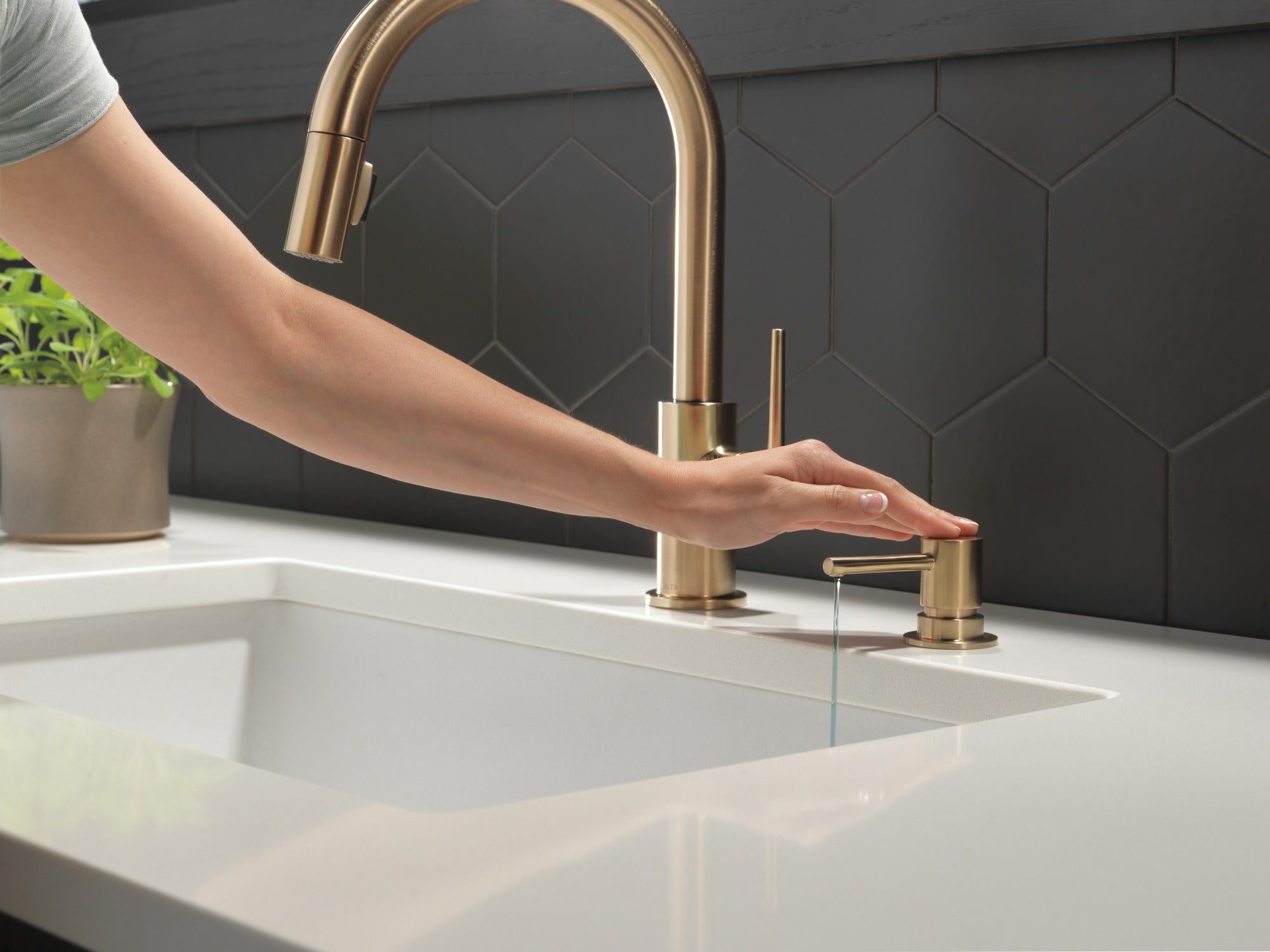 Delta Trinsic® Single Handle Pull-Down Kitchen Faucet