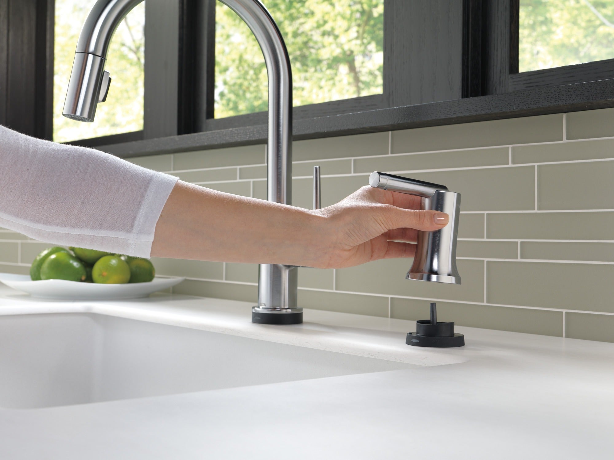 Delta Trinsic® Single Handle Pull-Down Kitchen Faucet with Touch<sub>2</sub>O® Technology