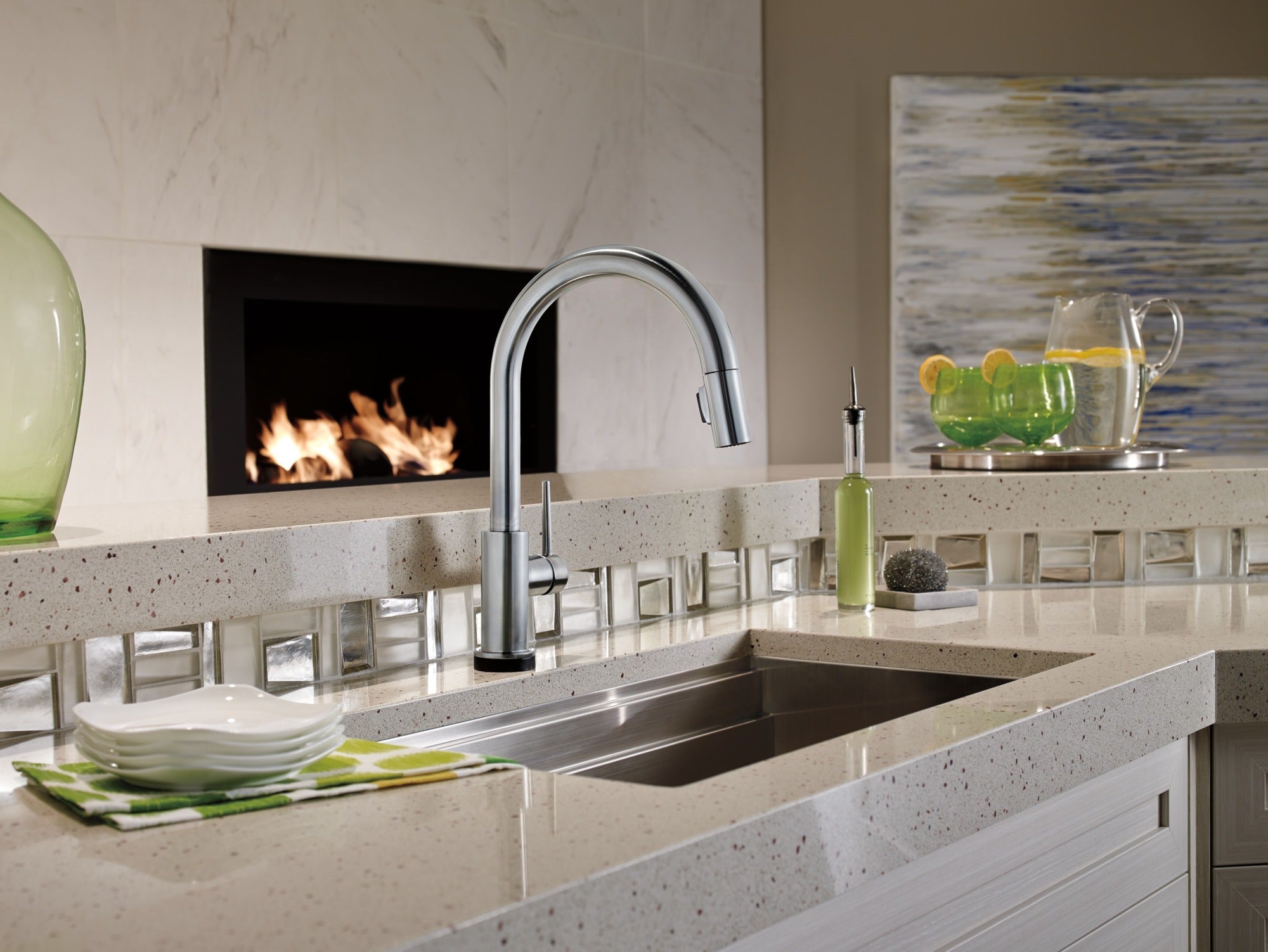 Delta Trinsic® Single Handle Pull-Down Kitchen Faucet with Touch<sub>2</sub>O® Technology