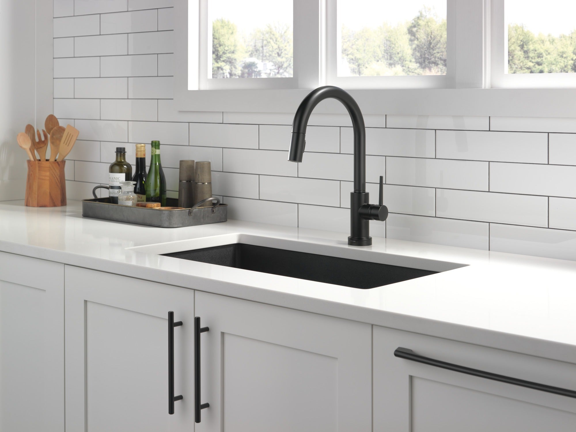 Delta Trinsic® Single Handle Pull-Down Kitchen Faucet with Touch<sub>2</sub>O® Technology