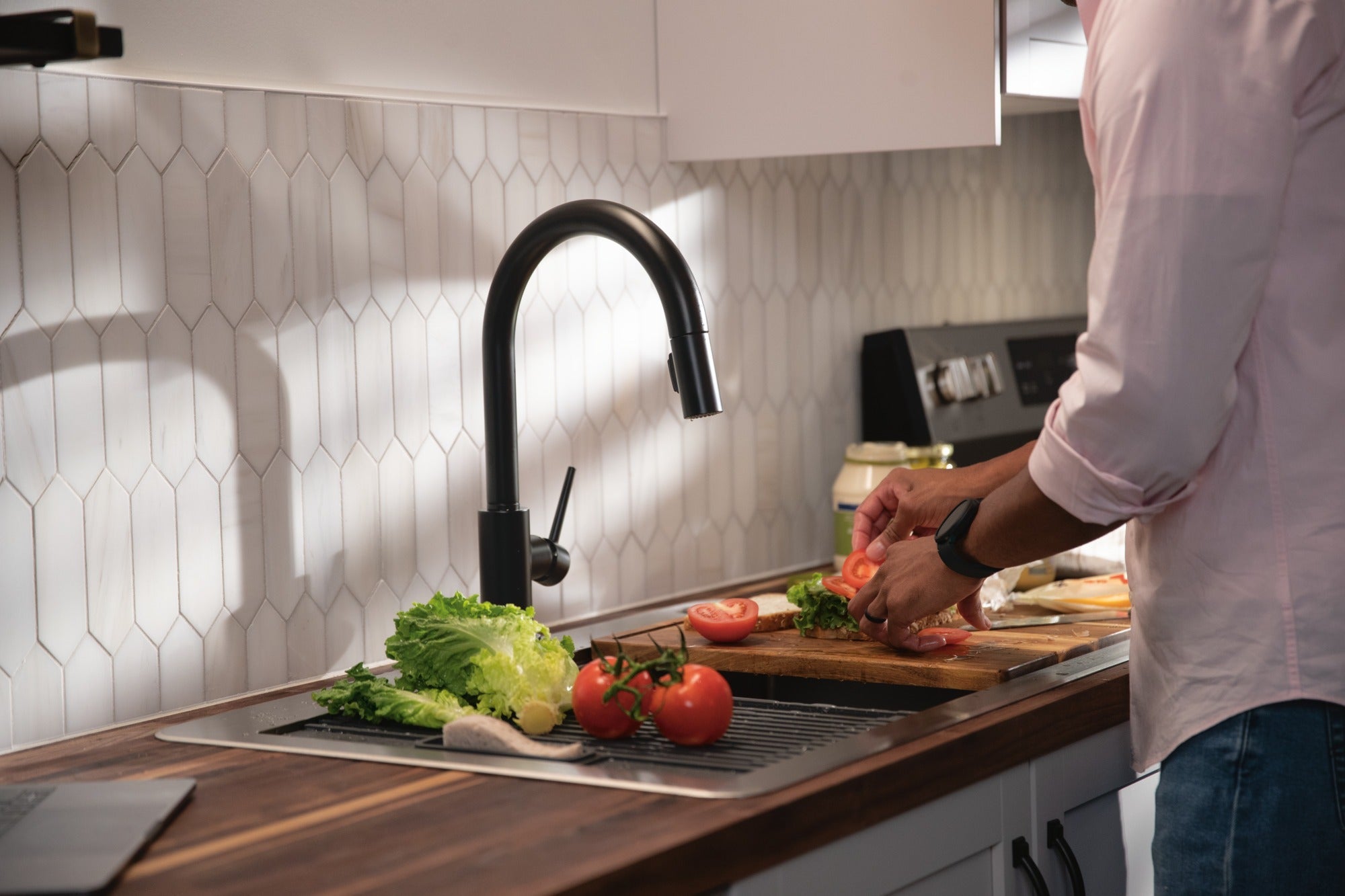 Delta Trinsic® Single Handle Pull-Down Kitchen Faucet with Touch<sub>2</sub>O® Technology