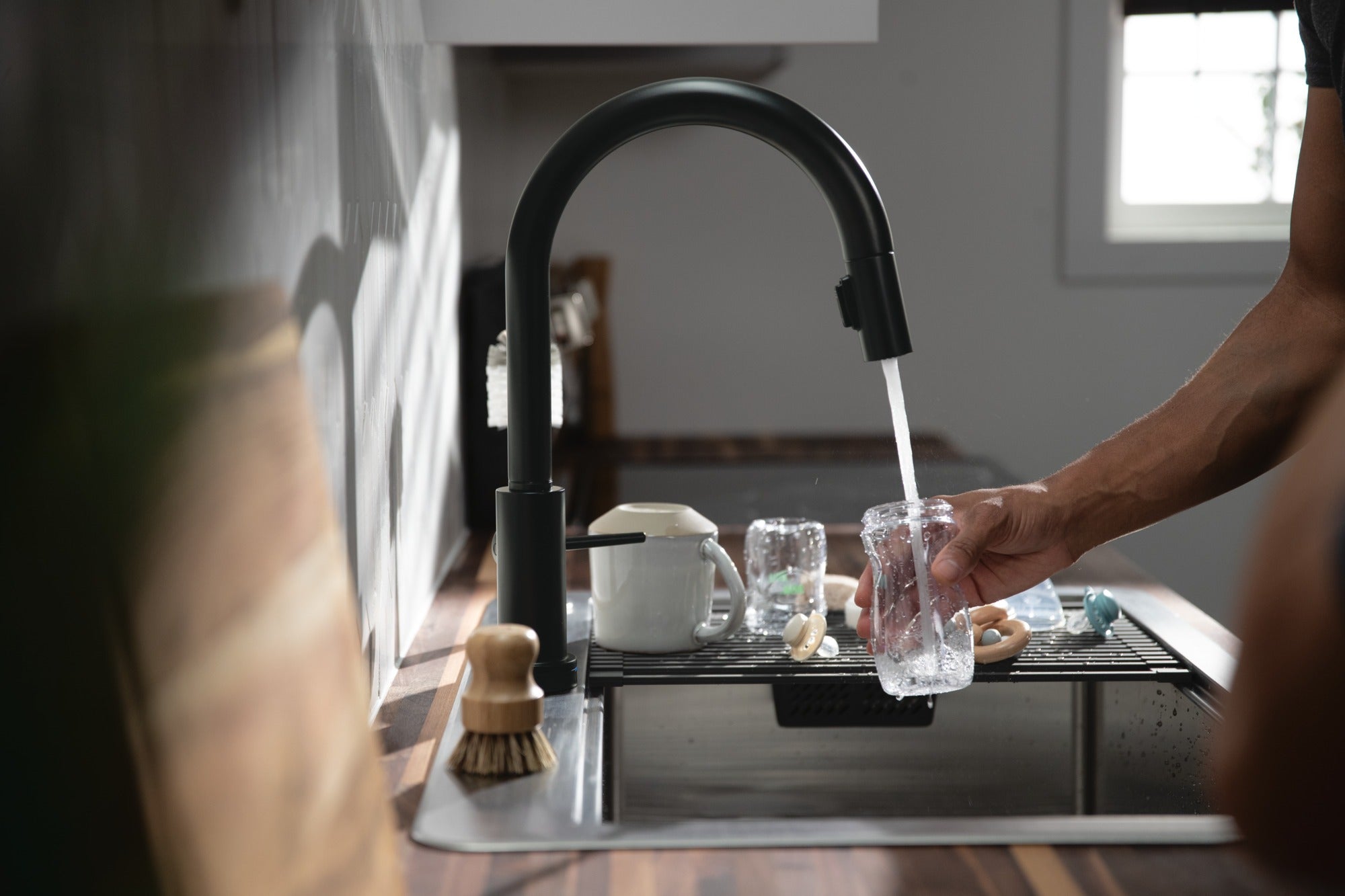 Delta Trinsic® Single Handle Pull-Down Kitchen Faucet with Touch<sub>2</sub>O® Technology