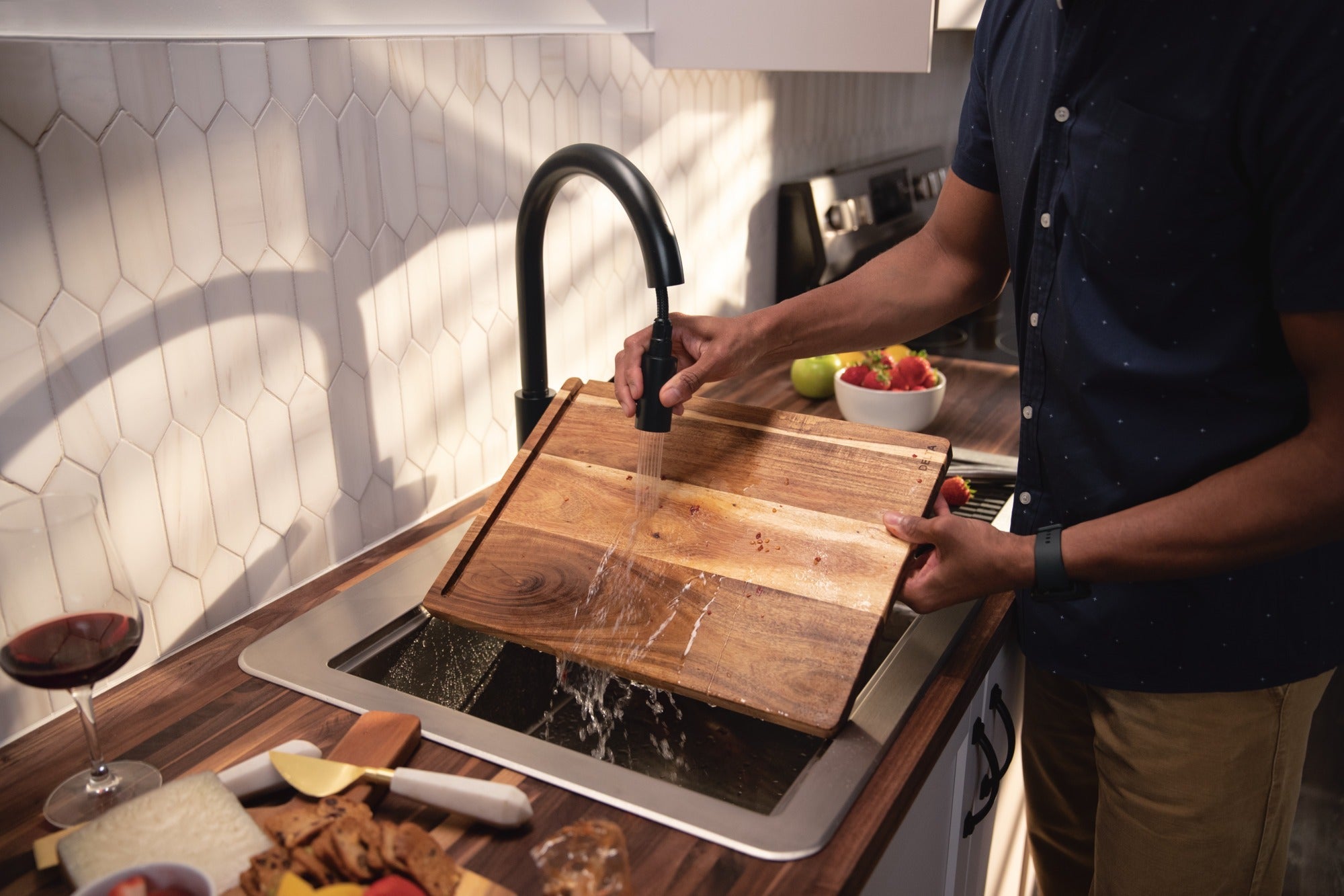 Delta Trinsic® Single Handle Pull-Down Kitchen Faucet with Touch<sub>2</sub>O® Technology