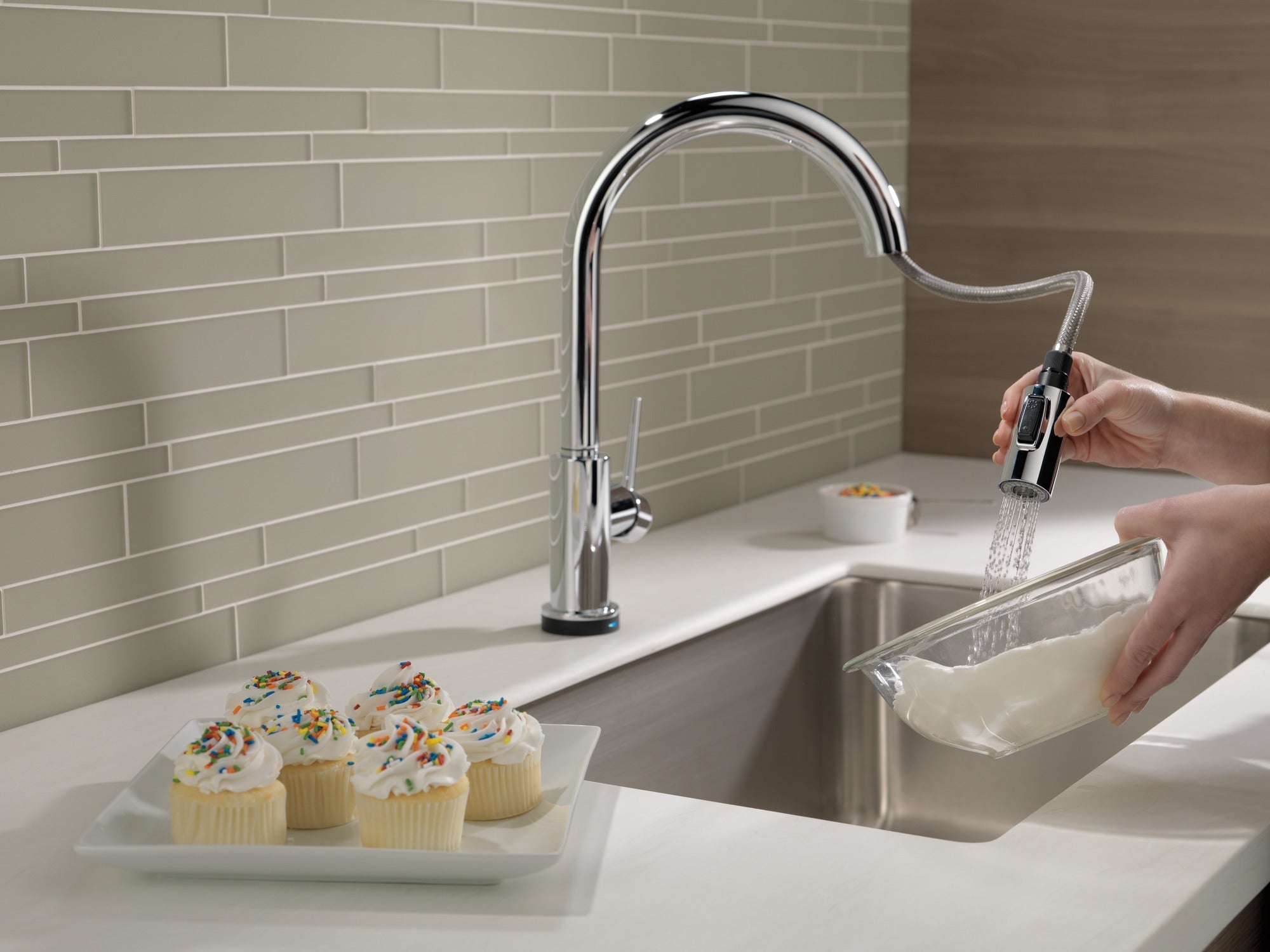 Delta Trinsic® Single Handle Pull-Down Kitchen Faucet with Touch<sub>2</sub>O® Technology