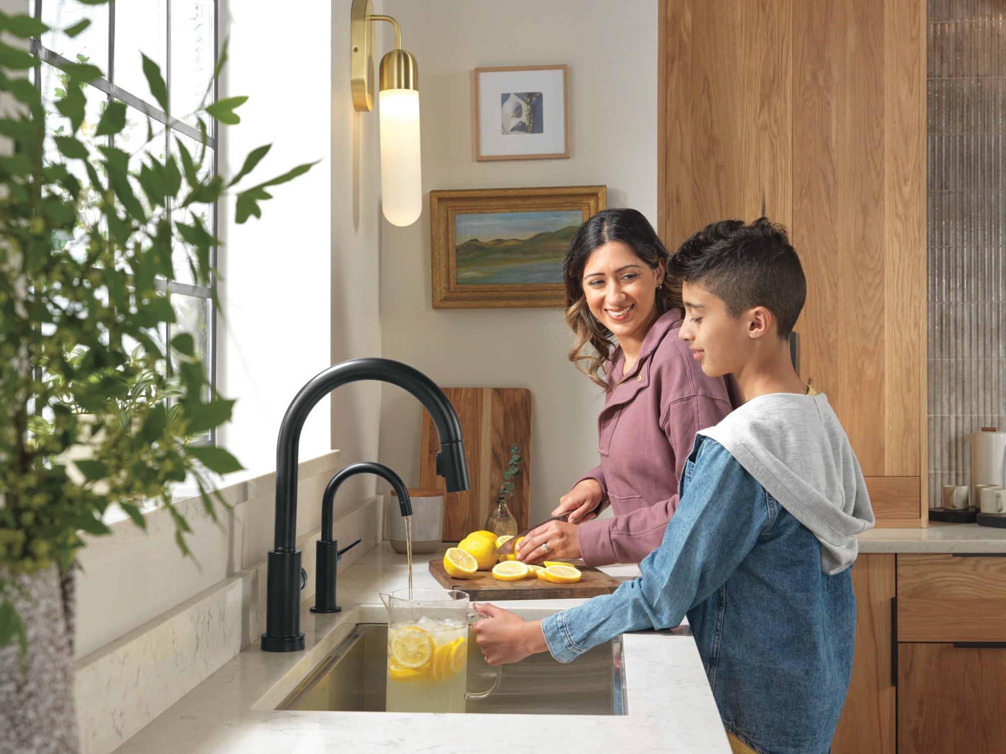Delta Other Contemporary Round Beverage Faucet